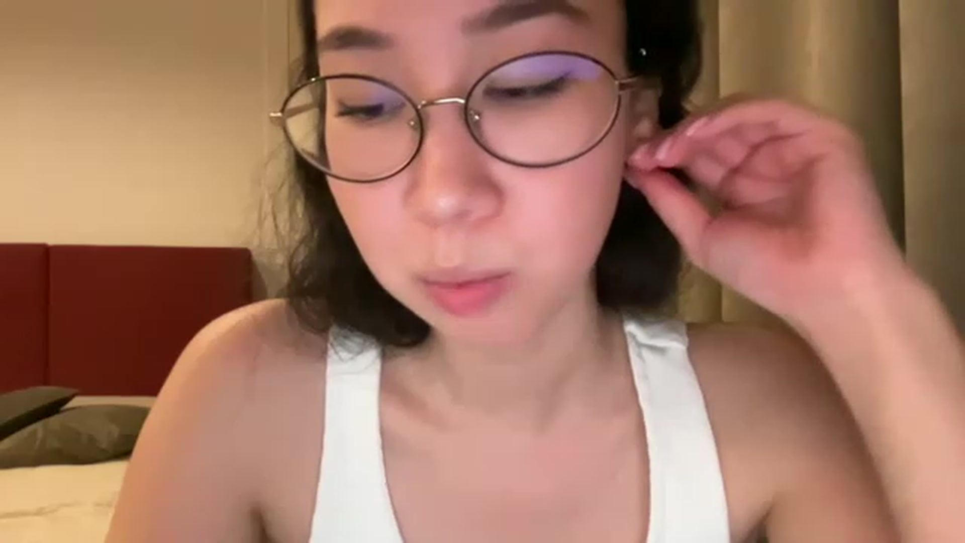 Gallery image thumbnail from cute_asian69's myfreecams stream on, 05/16/2023, 24:52 image 6 of 20