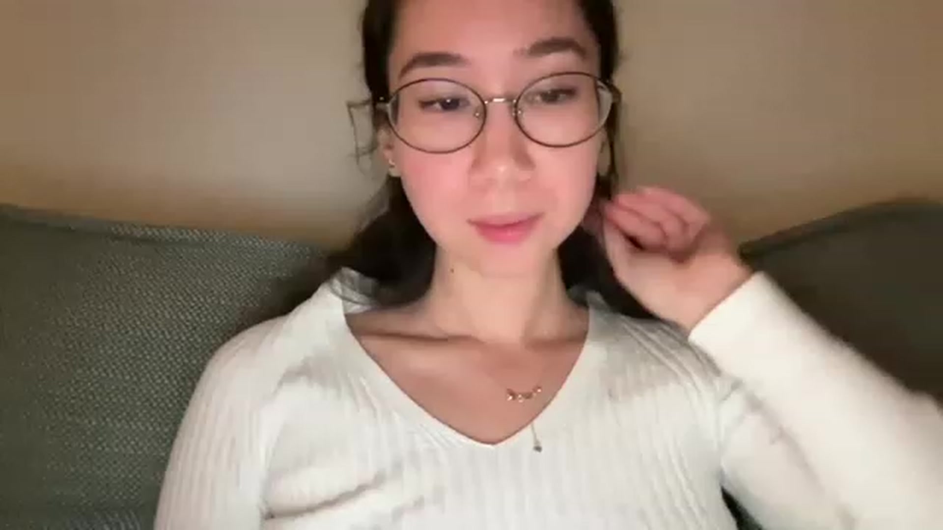 Gallery image thumbnail from cute_asian69's myfreecams stream on, 05/28/2023, 24:31 image 16 of 20