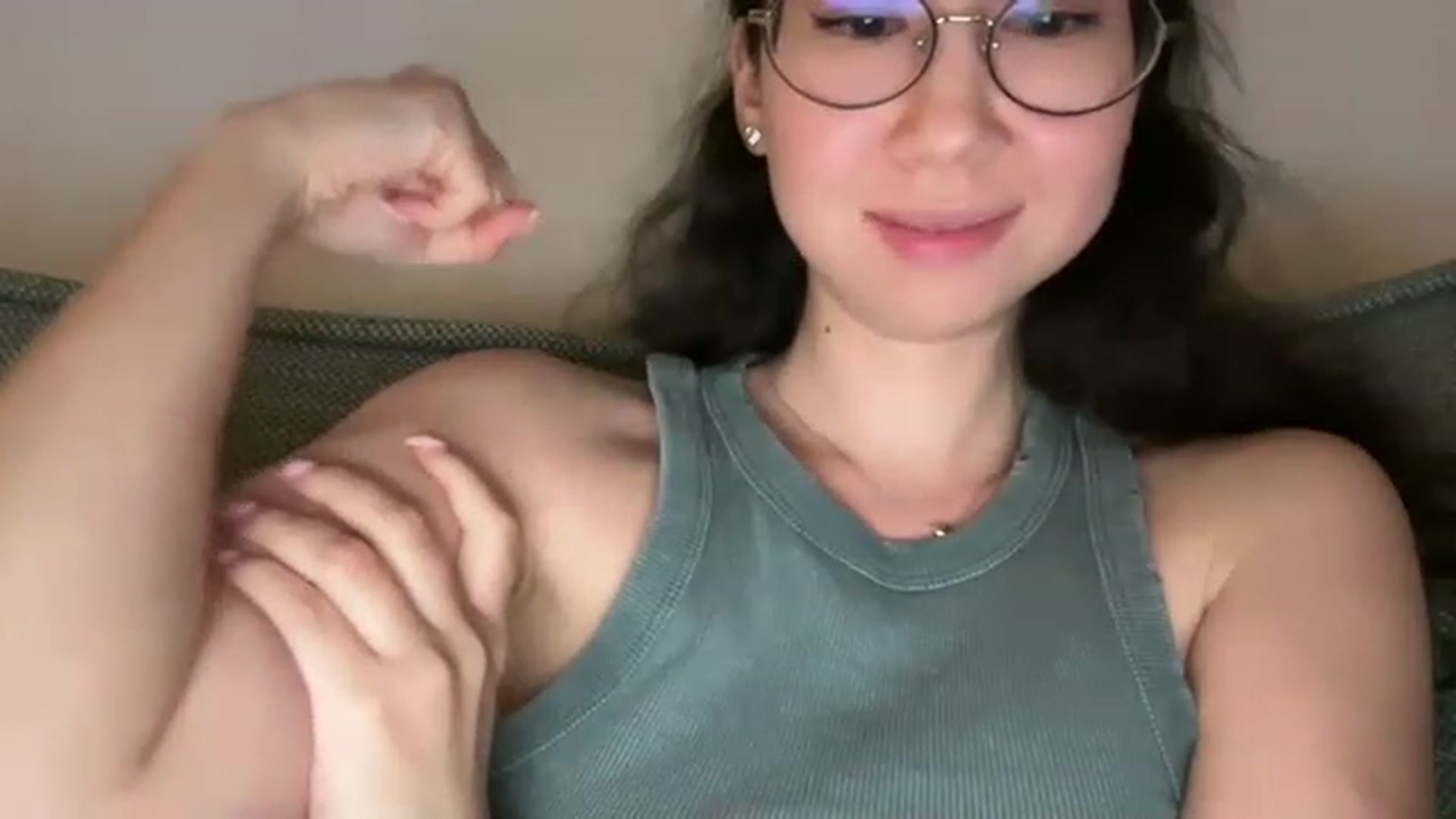 Gallery image thumbnail from cute_asian69's myfreecams stream on, 06/06/2023, 24:38 image 18 of 20