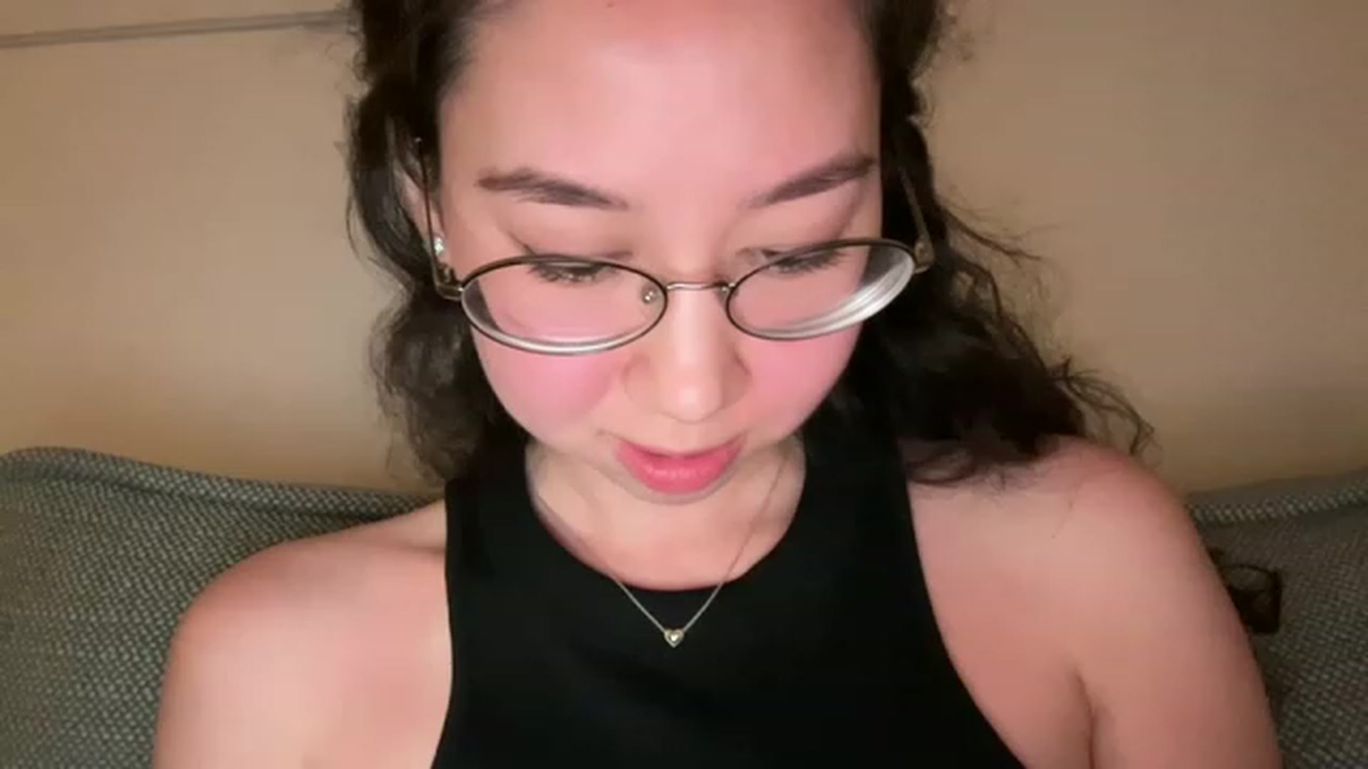 Gallery image thumbnail from cute_asian69's myfreecams stream on, 06/07/2023, 23:45 image 8 of 20