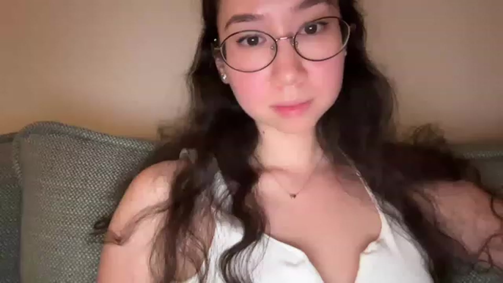Gallery image thumbnail from cute_asian69's myfreecams stream on, 06/21/2023, 24:02 image 9 of 20
