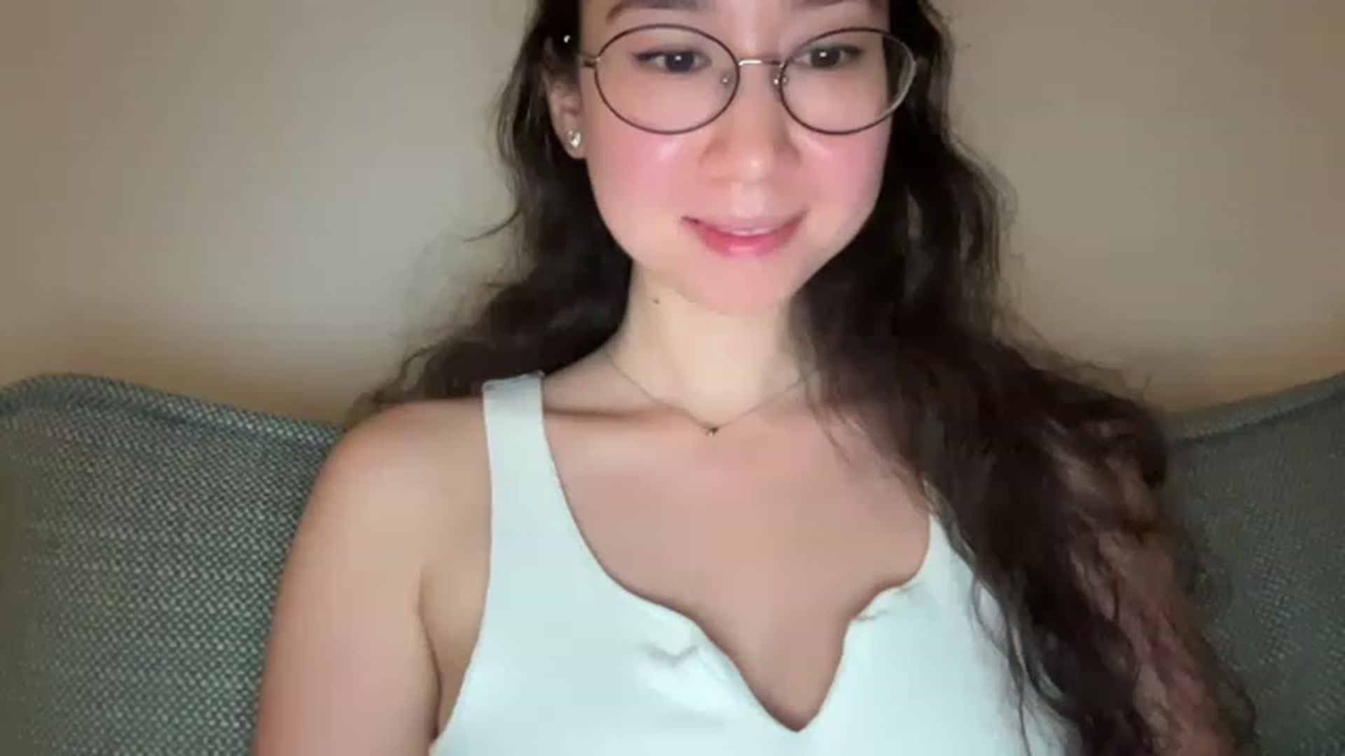 Gallery image thumbnail from cute_asian69's myfreecams stream on, 06/21/2023, 24:02 image 17 of 20