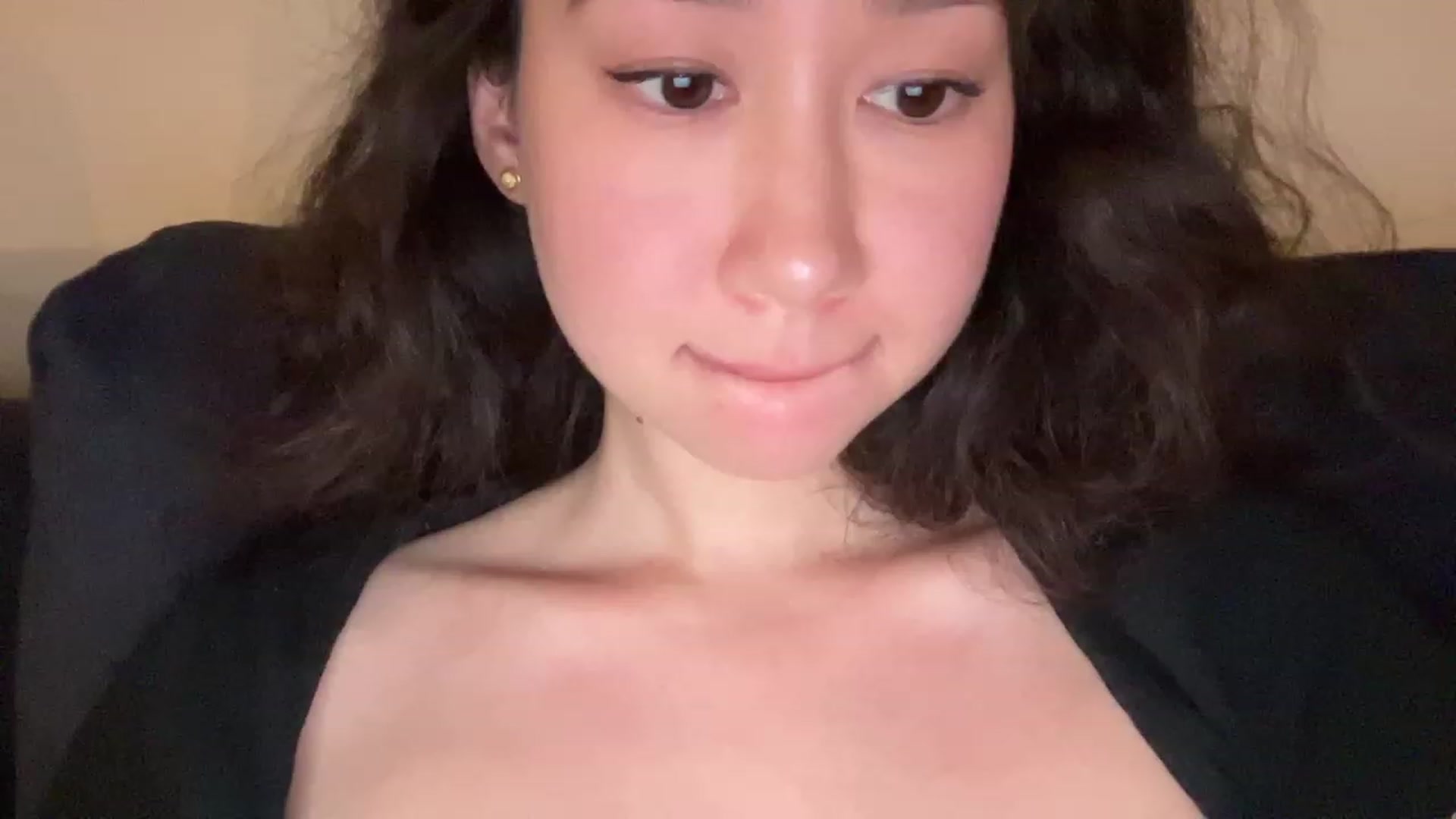 Gallery image thumbnail from cute_asian69's myfreecams stream on, 08/17/2023, 24:01 image 4 of 20