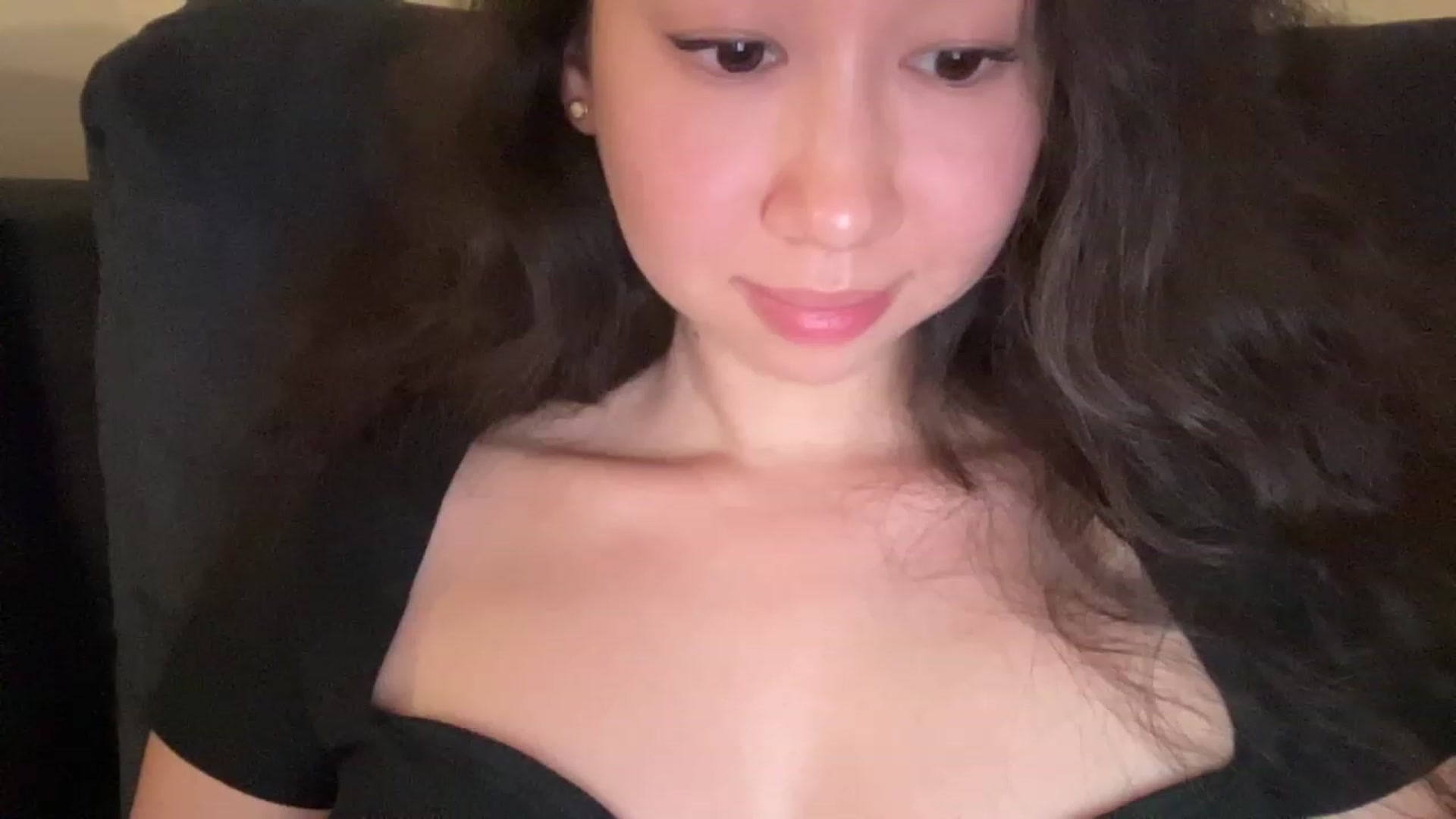 Gallery image thumbnail from cute_asian69's myfreecams stream on, 08/17/2023, 24:38 image 12 of 20