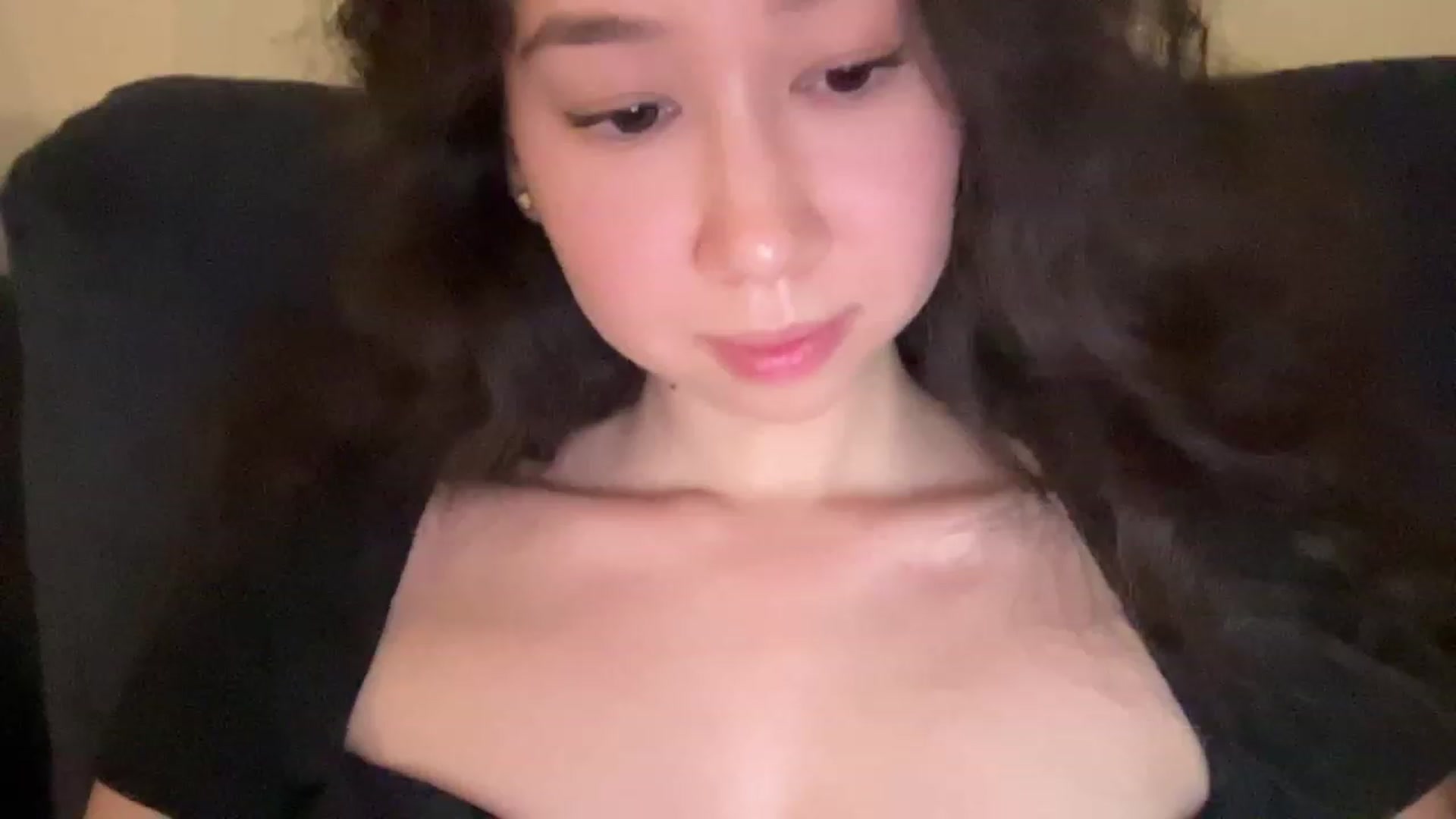 Gallery image thumbnail from cute_asian69's myfreecams stream on, 08/17/2023, 24:38 image 9 of 20