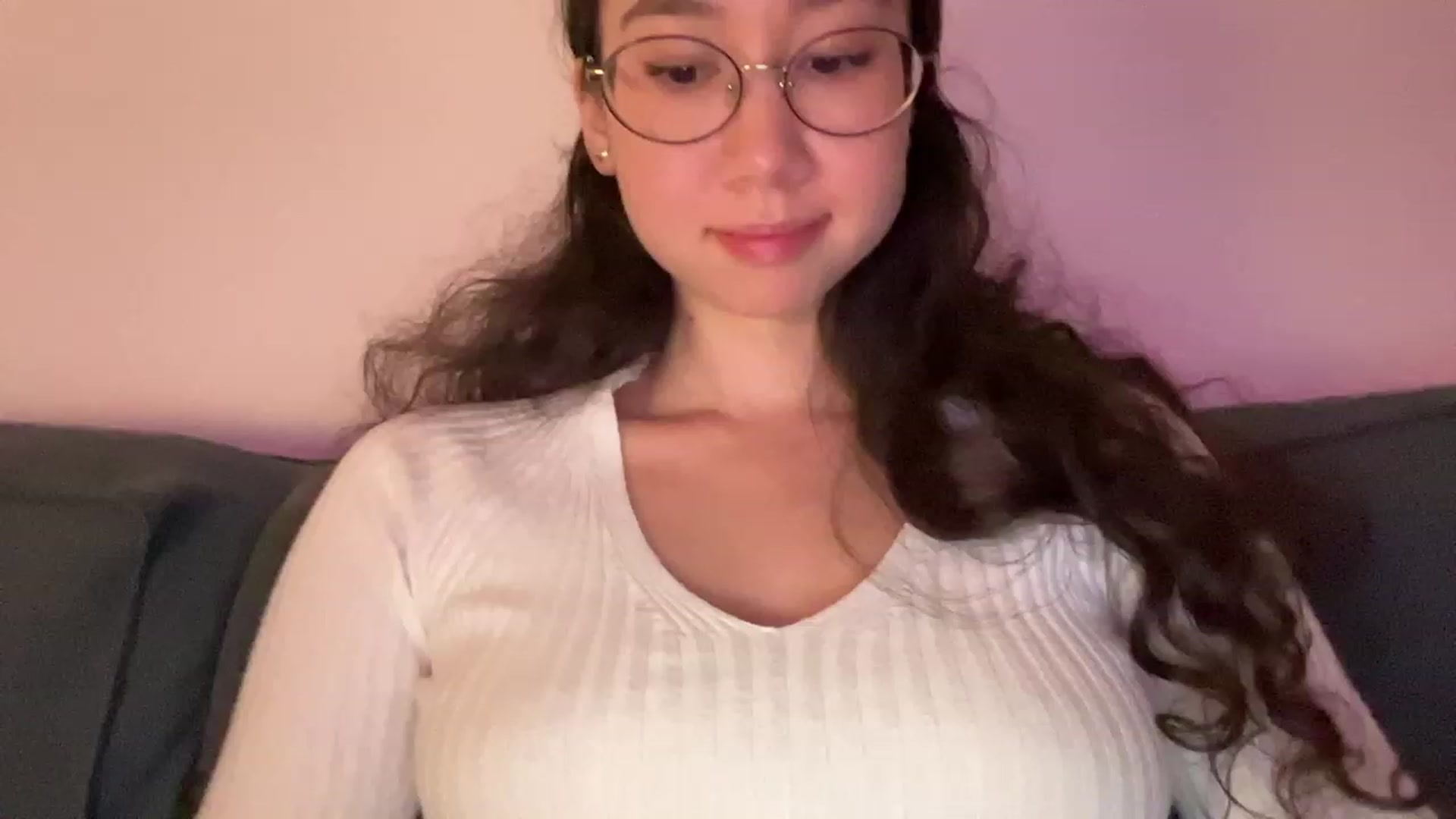 Gallery image thumbnail from cute_asian69's myfreecams stream on, 08/28/2023, 24:23 image 11 of 20