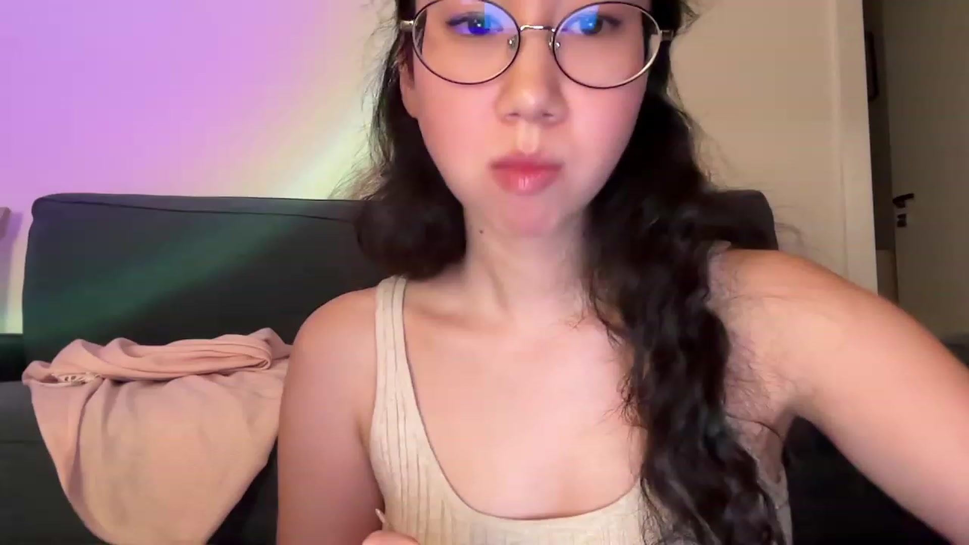 Gallery image thumbnail from cute_asian69's myfreecams stream on, 10/31/2023, 02:26 image 19 of 20