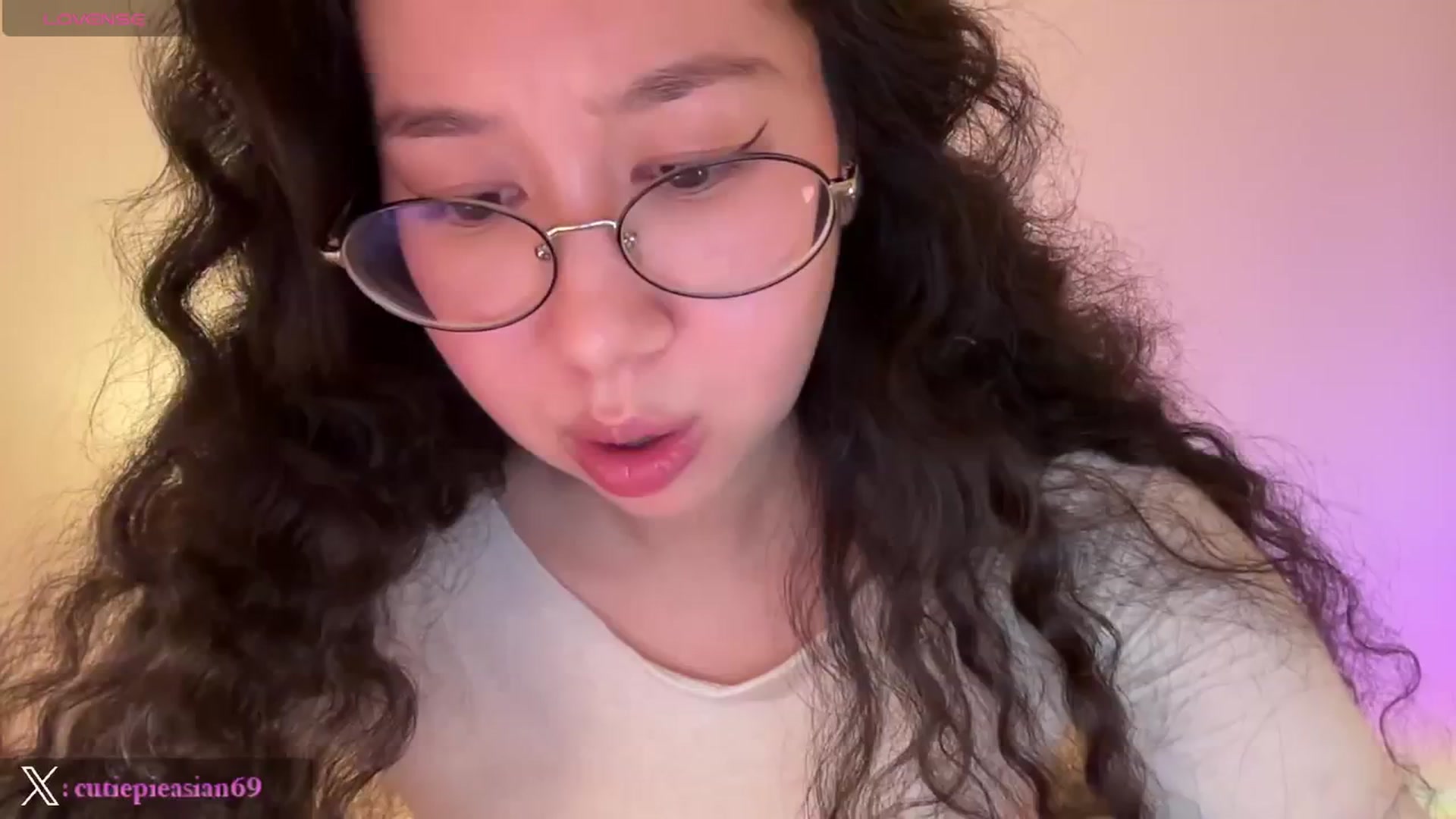 Gallery image thumbnail from cute_asian69's myfreecams stream on, 02/27/2024, 01:03 image 17 of 20