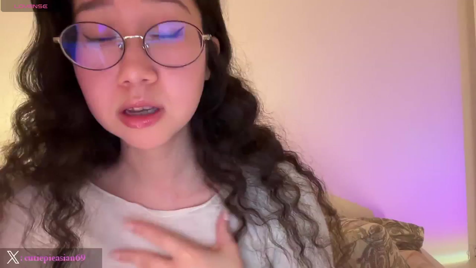 Gallery image thumbnail from cute_asian69's myfreecams stream on, 02/27/2024, 01:40 image 3 of 20