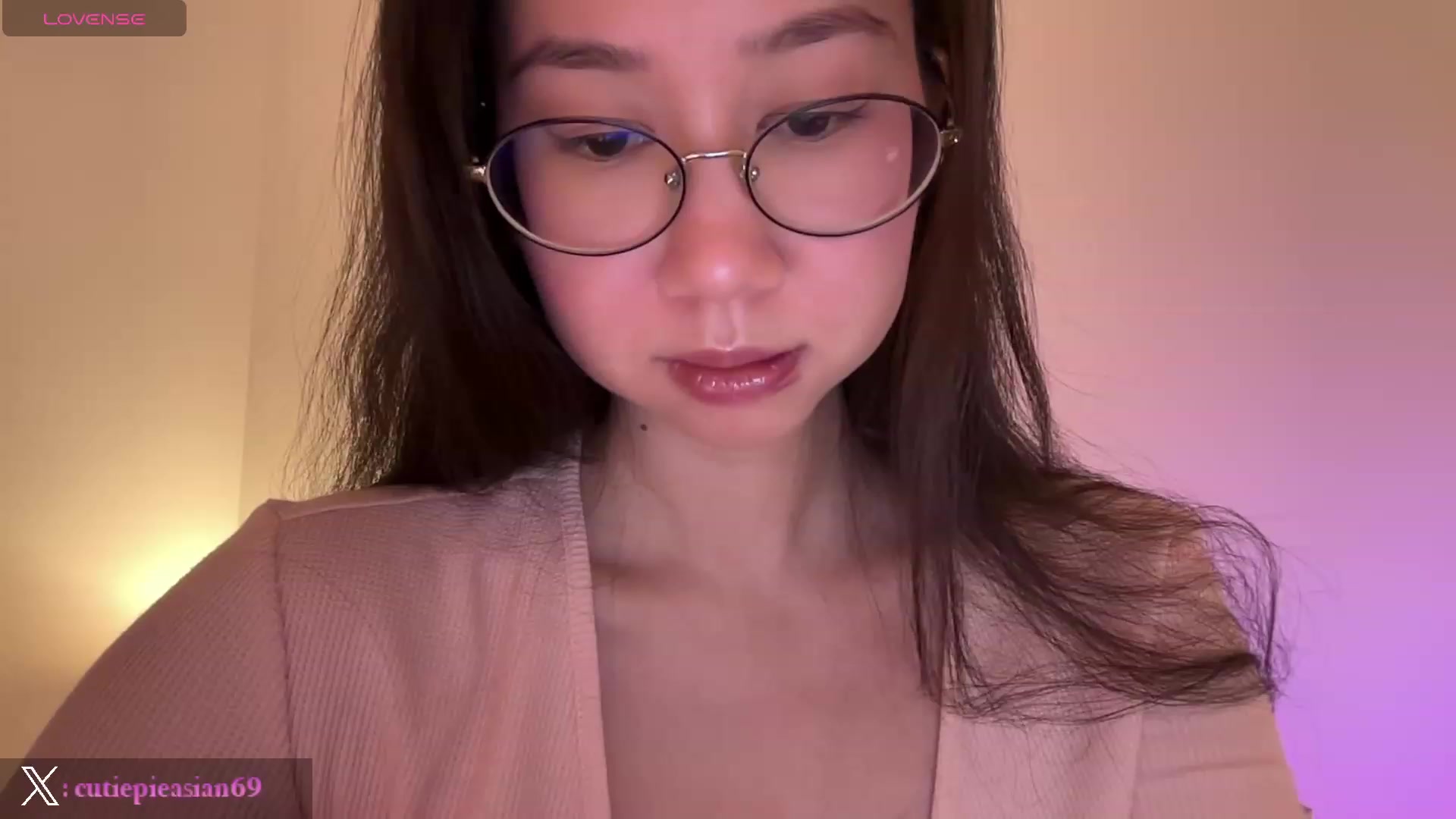 Gallery image thumbnail from cute_asian69's myfreecams stream on, 02/29/2024, 24:23 image 2 of 20