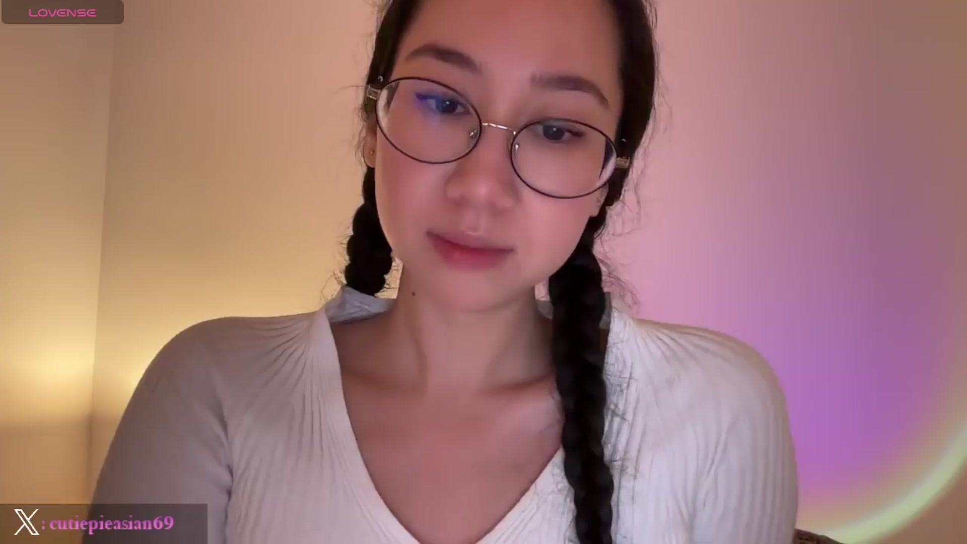 Gallery image thumbnail from cute_asian69's myfreecams stream on, 03/27/2024, 03:13 image 14 of 20