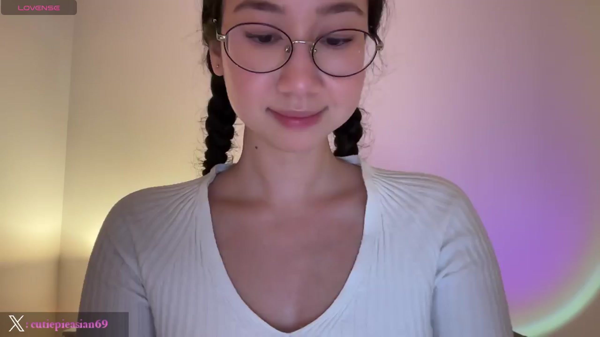 Gallery image thumbnail from cute_asian69's myfreecams stream on, 03/27/2024, 03:13 image 15 of 20