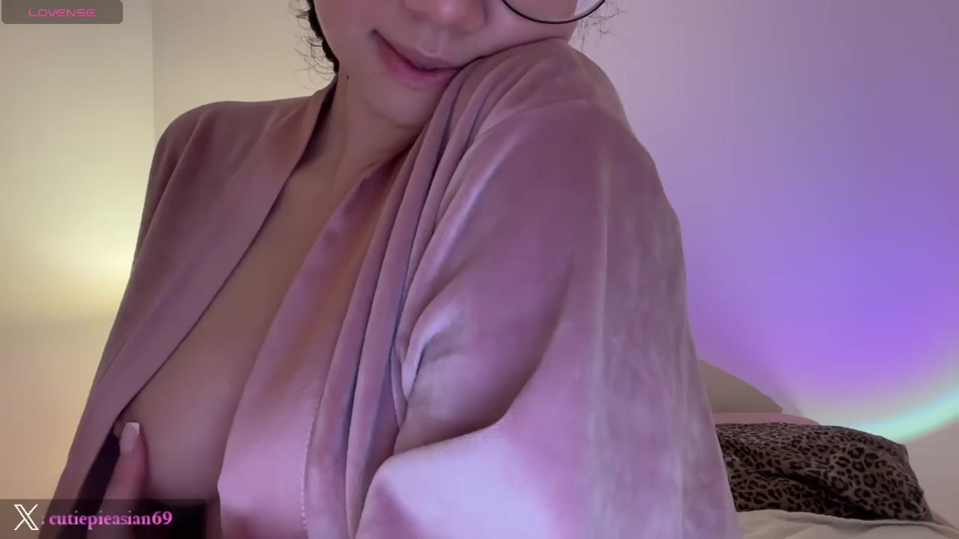 Gallery image thumbnail from cute_asian69's myfreecams stream on, 03/27/2024, 03:48 image 8 of 20