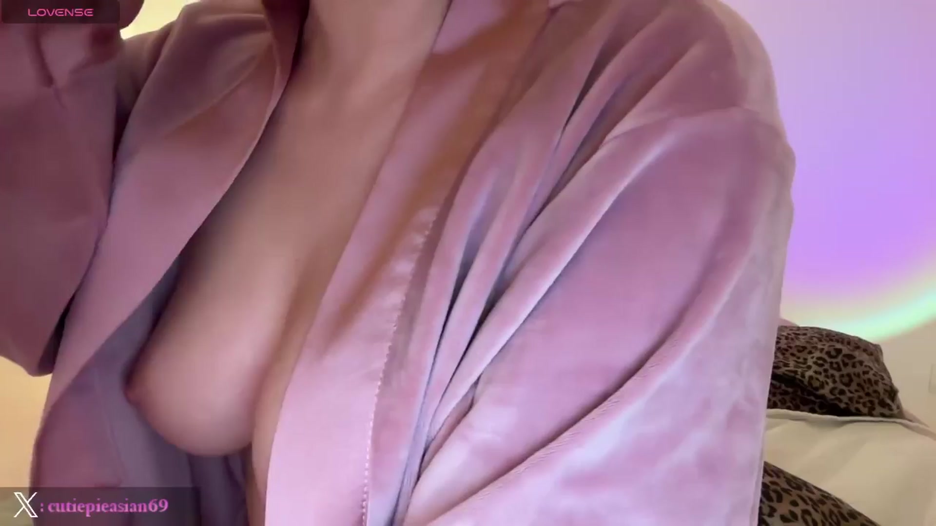 Gallery image thumbnail from cute_asian69's myfreecams stream on, 03/27/2024, 03:48 image 6 of 20