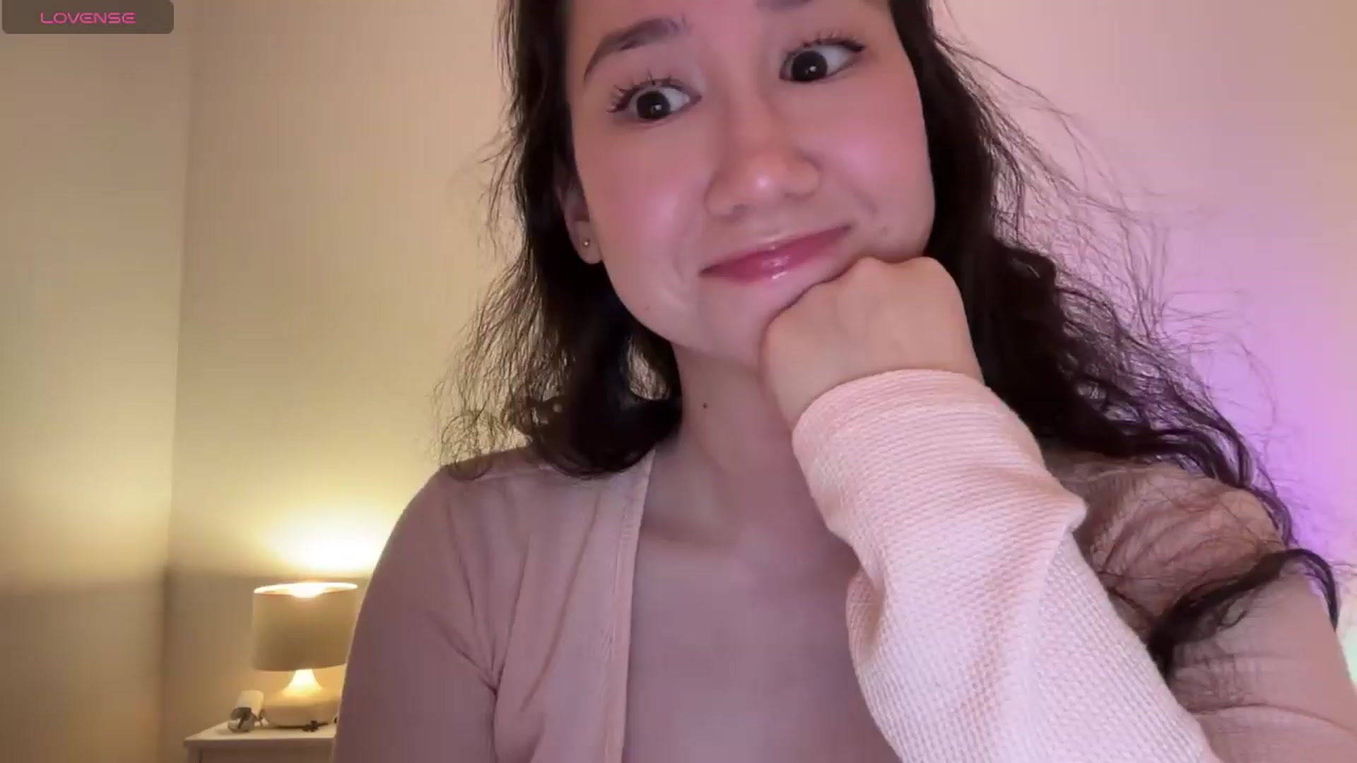 Gallery image thumbnail from cute_asian69's myfreecams stream on, 04/06/2024, 23:18 image 11 of 20