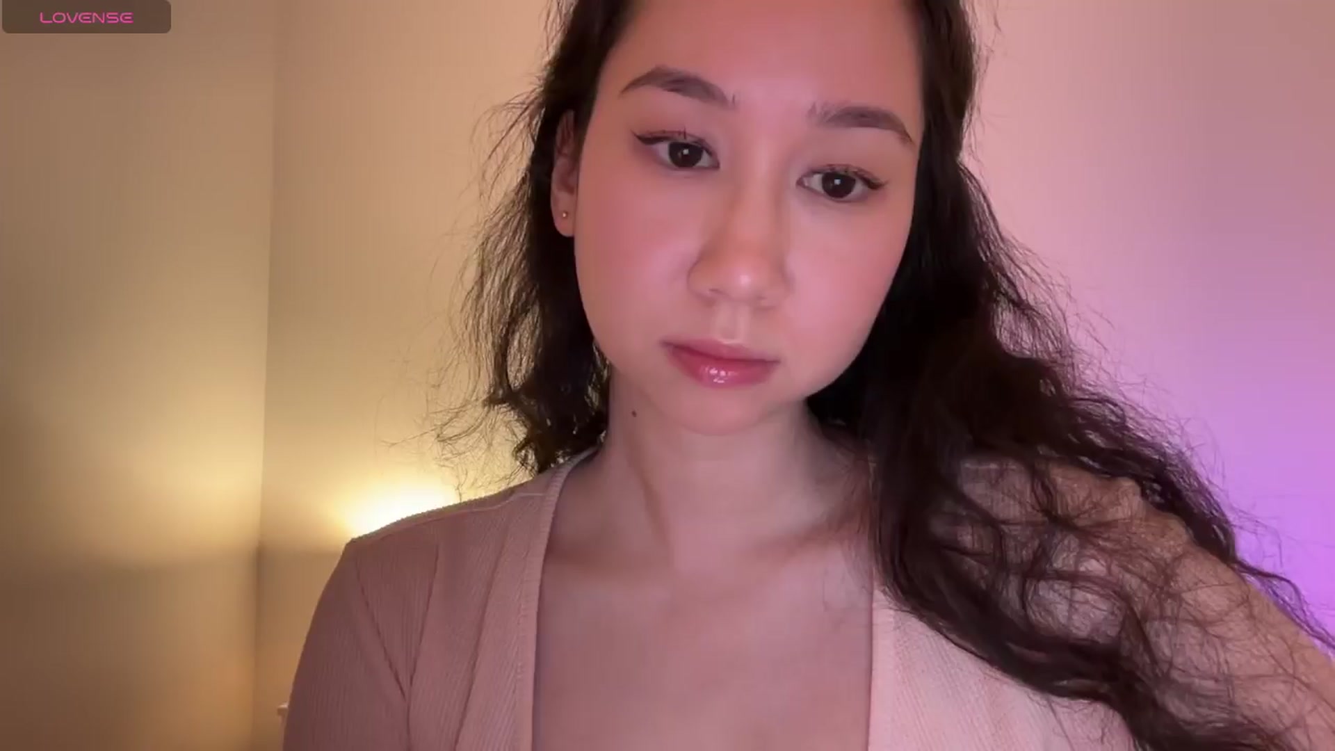 Gallery image thumbnail from cute_asian69's myfreecams stream on, 04/06/2024, 23:18 image 17 of 20