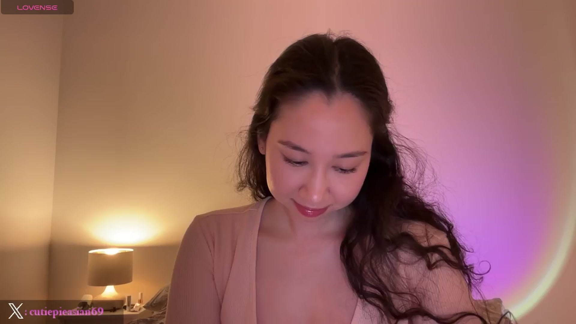 Gallery image thumbnail from cute_asian69's myfreecams stream on, 04/06/2024, 23:18 image 2 of 20
