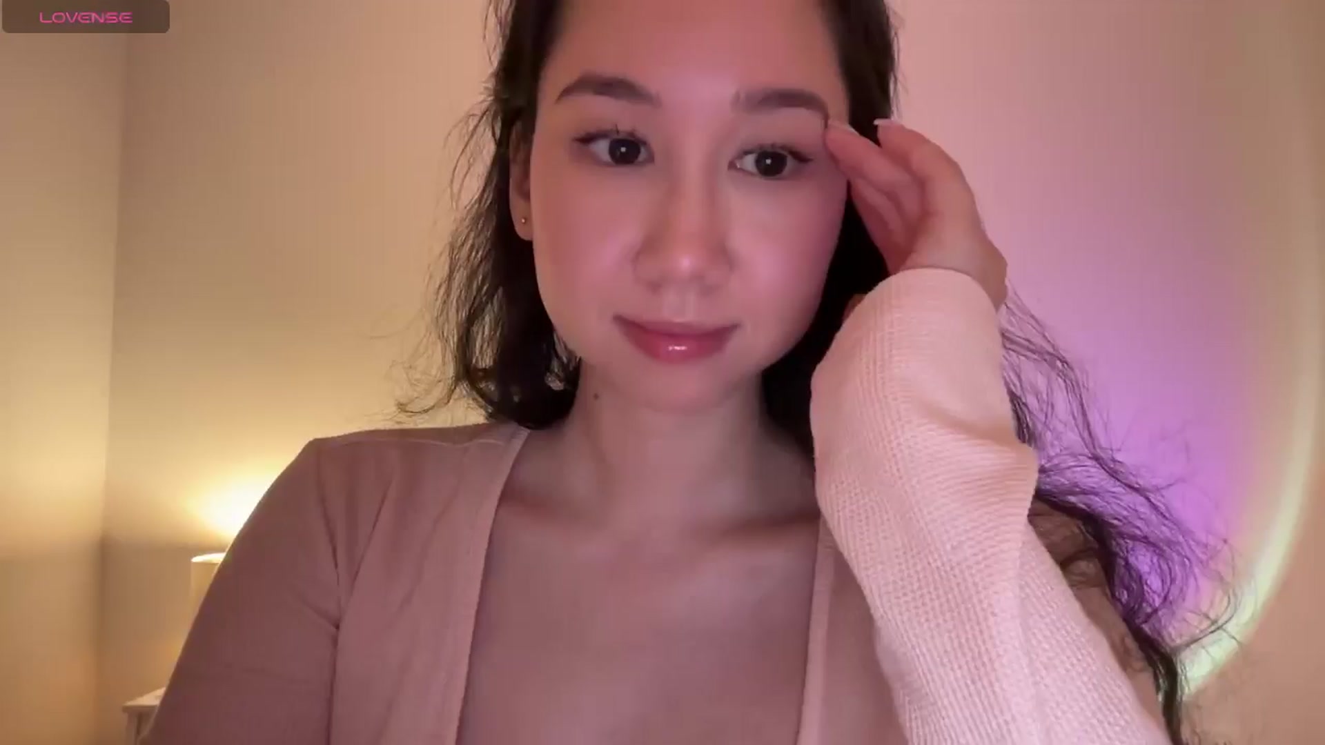 Gallery image thumbnail from cute_asian69's myfreecams stream on, 04/06/2024, 23:18 image 15 of 20