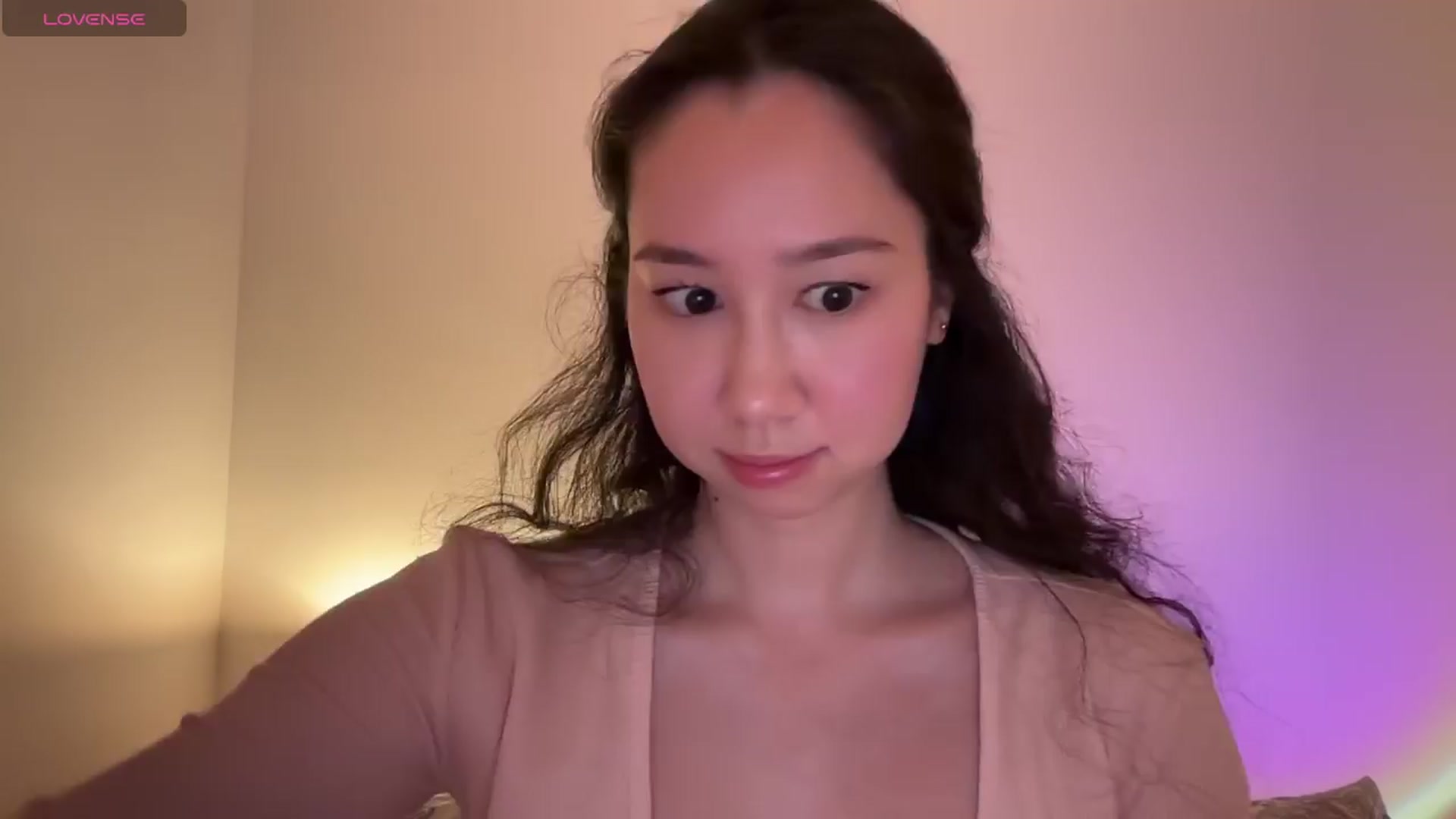Gallery image thumbnail from cute_asian69's myfreecams stream on, 04/06/2024, 23:48 image 14 of 20