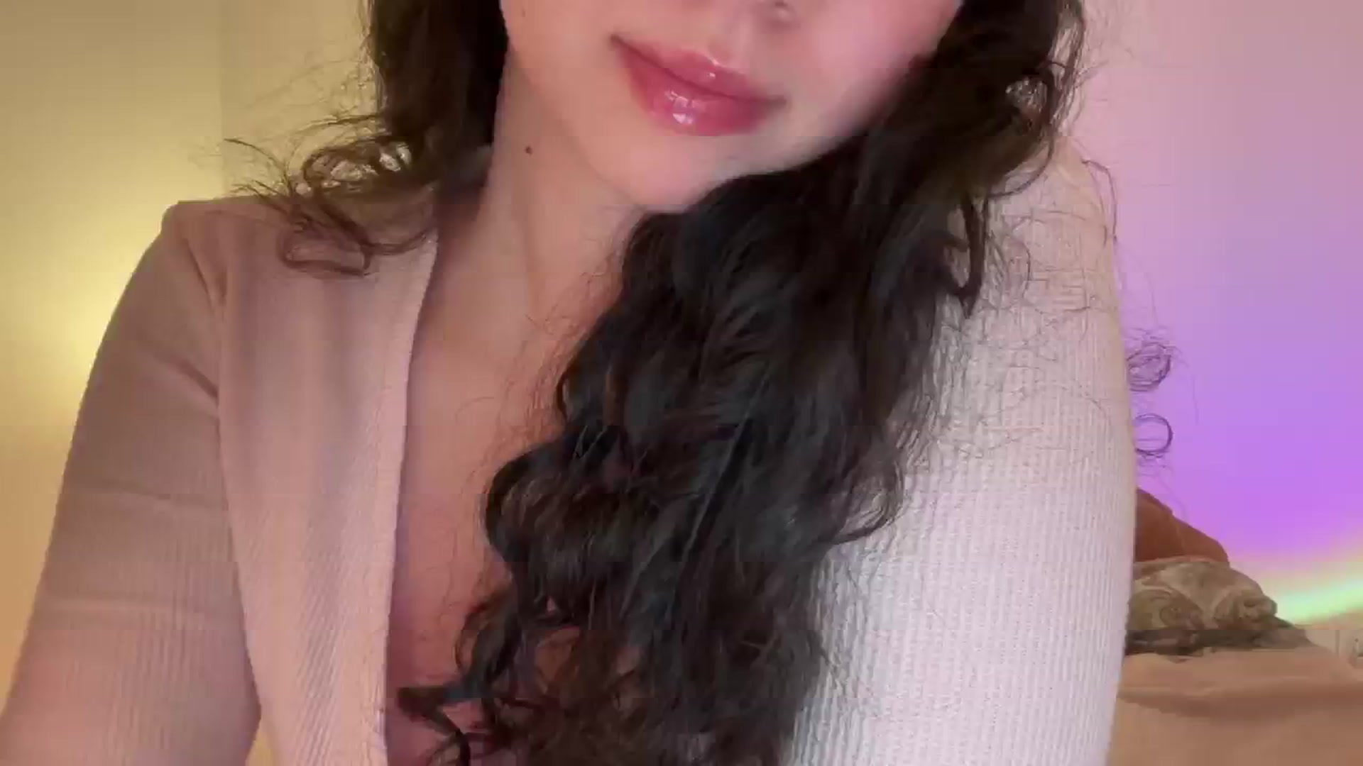 Gallery image thumbnail from cute_asian69's myfreecams stream on, 04/22/2024, 21:40 image 4 of 20