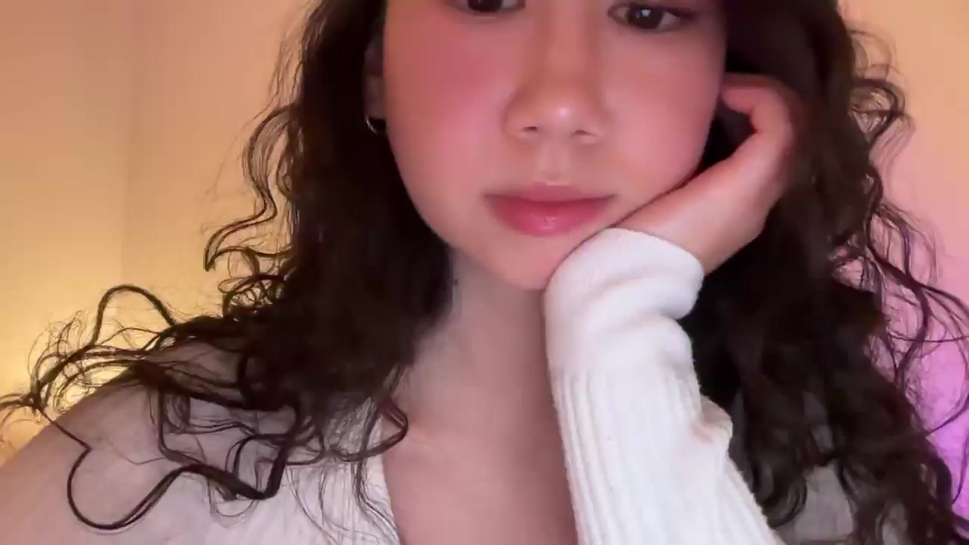 Gallery image thumbnail from cute_asian69's myfreecams stream on, 05/12/2024, 22:30 image 2 of 20