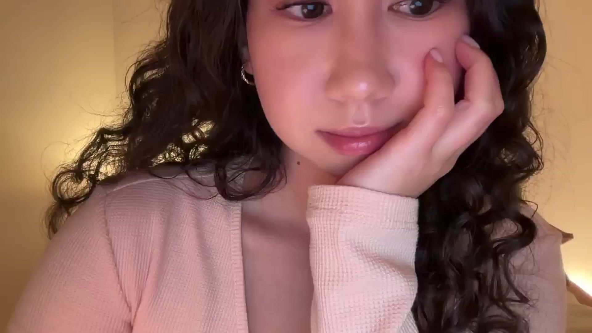 Gallery image thumbnail from cute_asian69's myfreecams stream on, 06/06/2024, 20:47 image 1 of 20