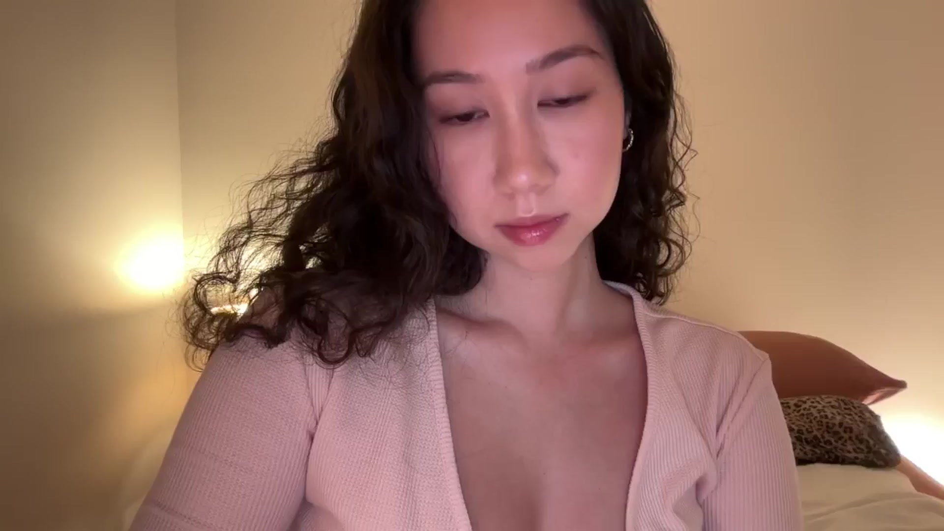 Gallery image thumbnail from cute_asian69's myfreecams stream on, 06/06/2024, 20:47 image 19 of 20