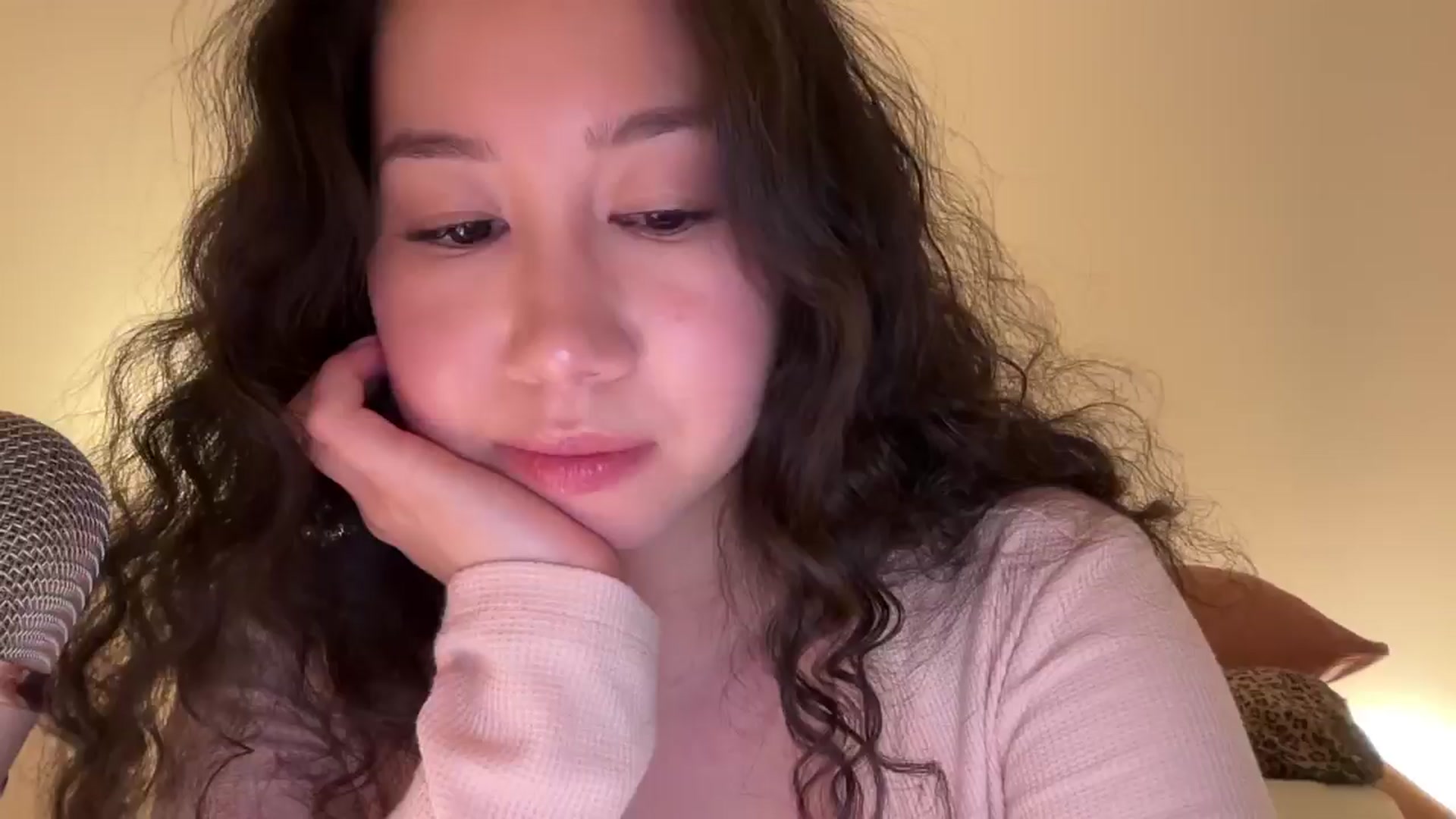 Gallery image thumbnail from cute_asian69's myfreecams stream on, 06/07/2024, 24:19 image 12 of 20