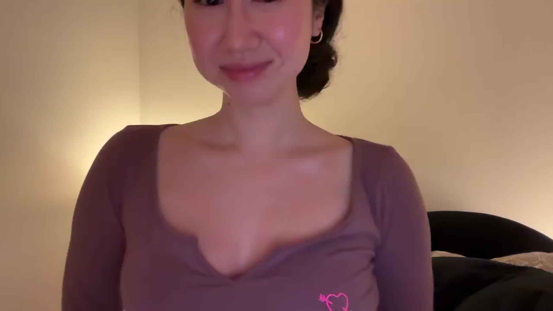 Gallery image thumbnail from cute_asian69's myfreecams stream on, 06/20/2024, 24:48 image 13 of 20