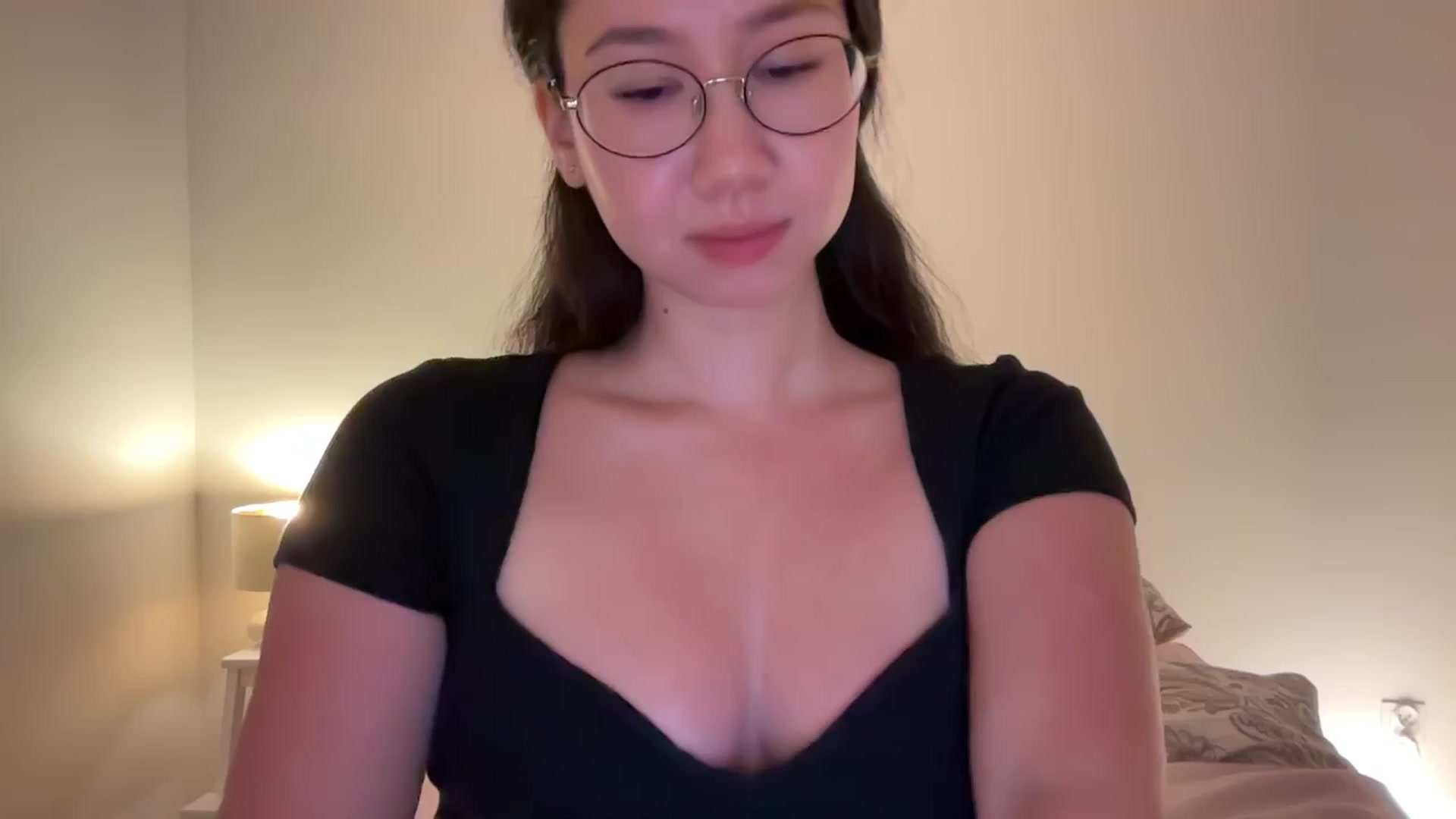 Gallery image thumbnail from cute_asian69's myfreecams stream on, 08/05/2024, 24:50 image 15 of 20