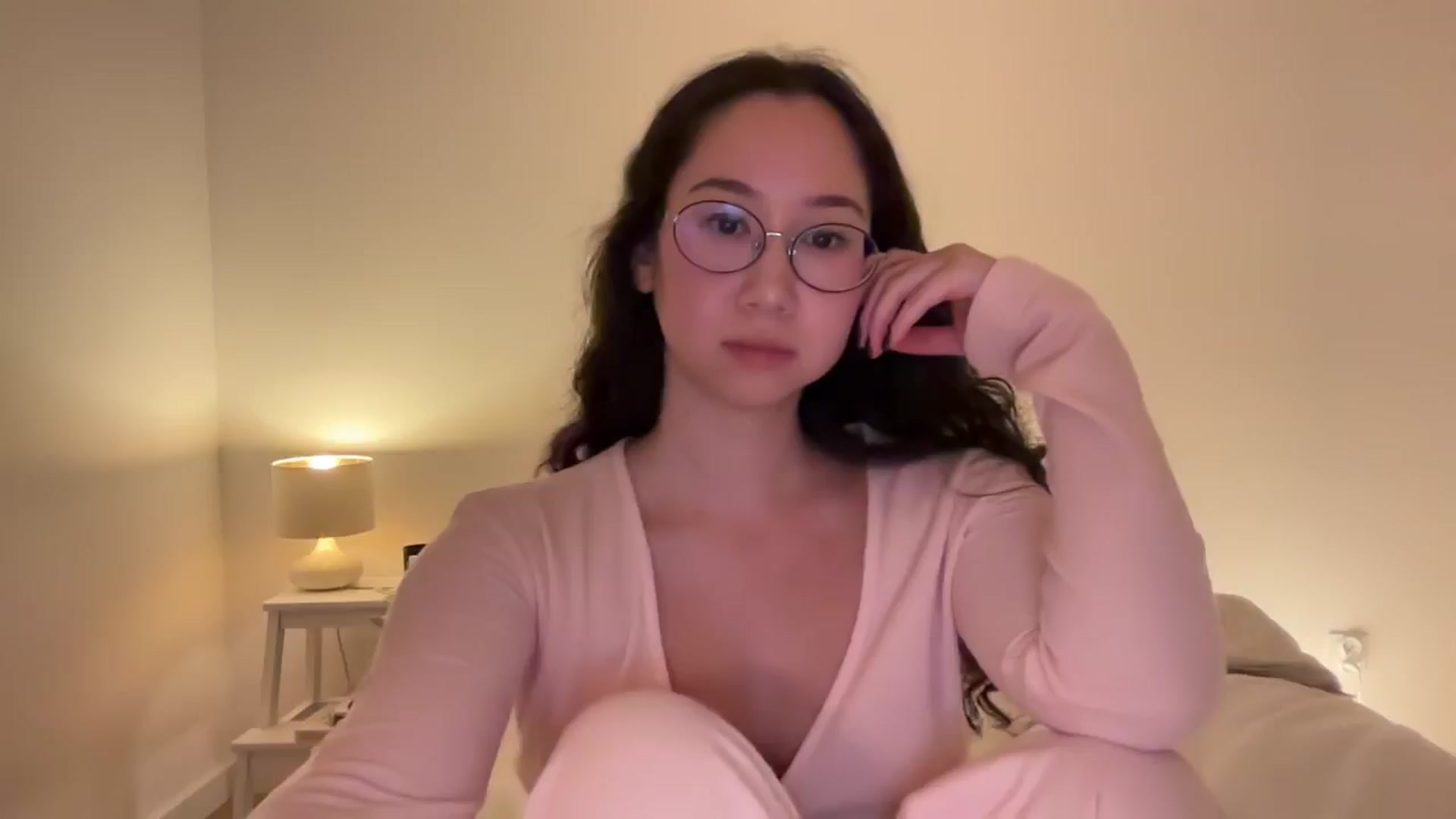 Gallery image thumbnail from cute_asian69's myfreecams stream on, 09/26/2024, 24:27 image 14 of 20