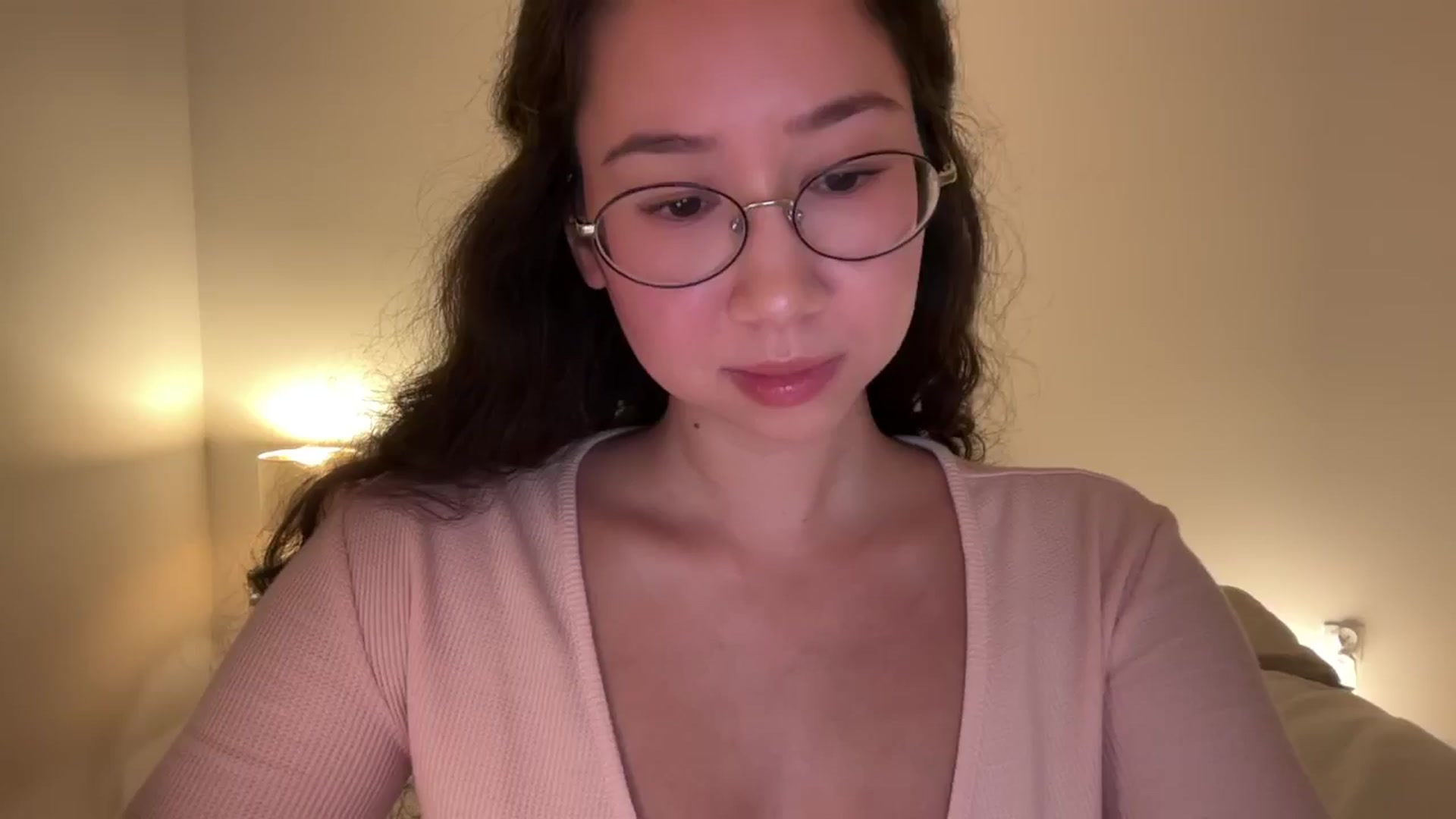 Gallery image thumbnail from cute_asian69's myfreecams stream on, 09/26/2024, 24:27 image 7 of 20
