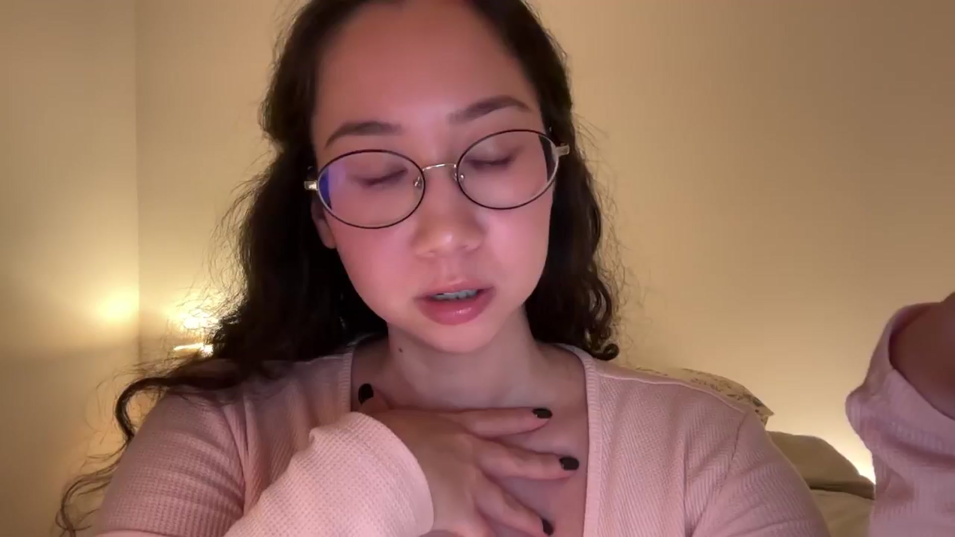 Gallery image thumbnail from cute_asian69's myfreecams stream on, 09/26/2024, 24:27 image 10 of 20