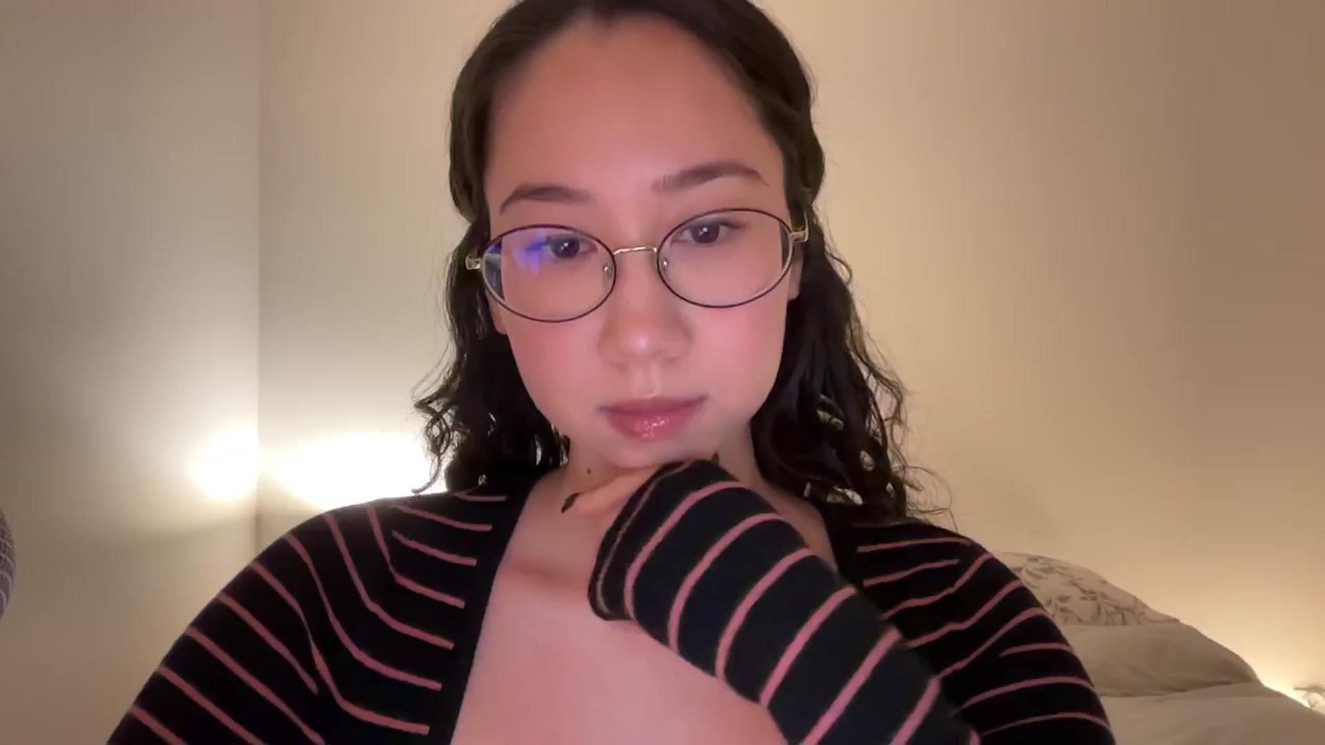 Gallery image thumbnail from cute_asian69's myfreecams stream on, 09/28/2024, 23:31 image 1 of 20