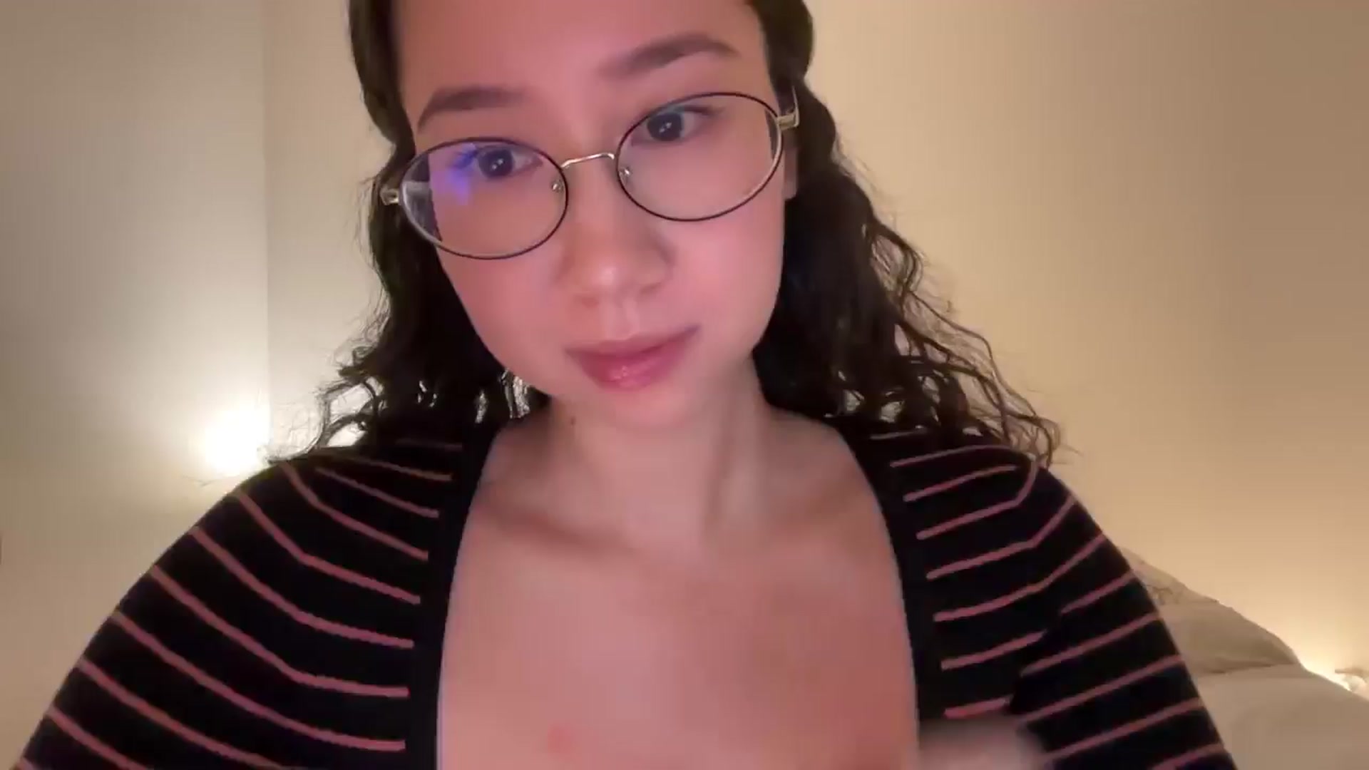 Gallery image thumbnail from cute_asian69's myfreecams stream on, 09/28/2024, 23:31 image 8 of 20