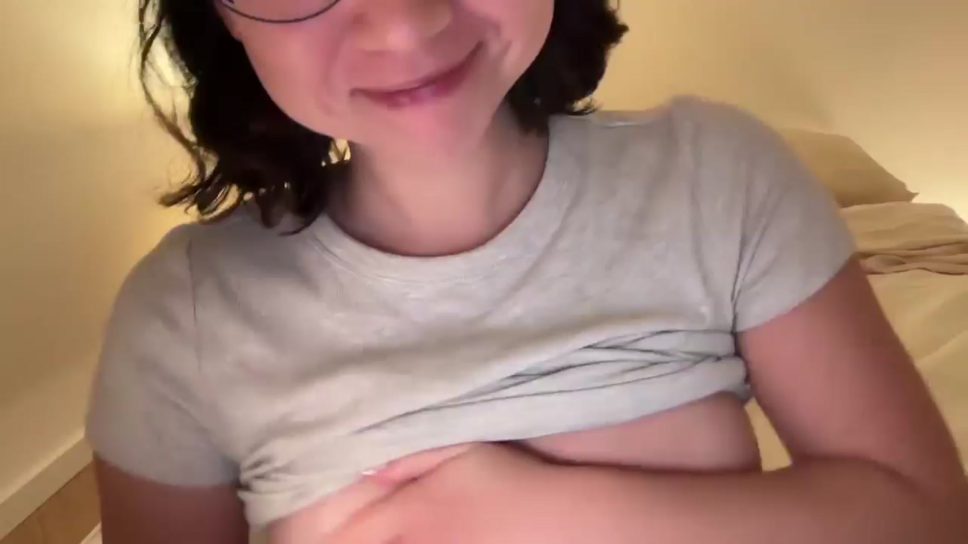 Gallery image thumbnail from cute_asian69's myfreecams stream on, 10/19/2024, 23:11 image 7 of 20