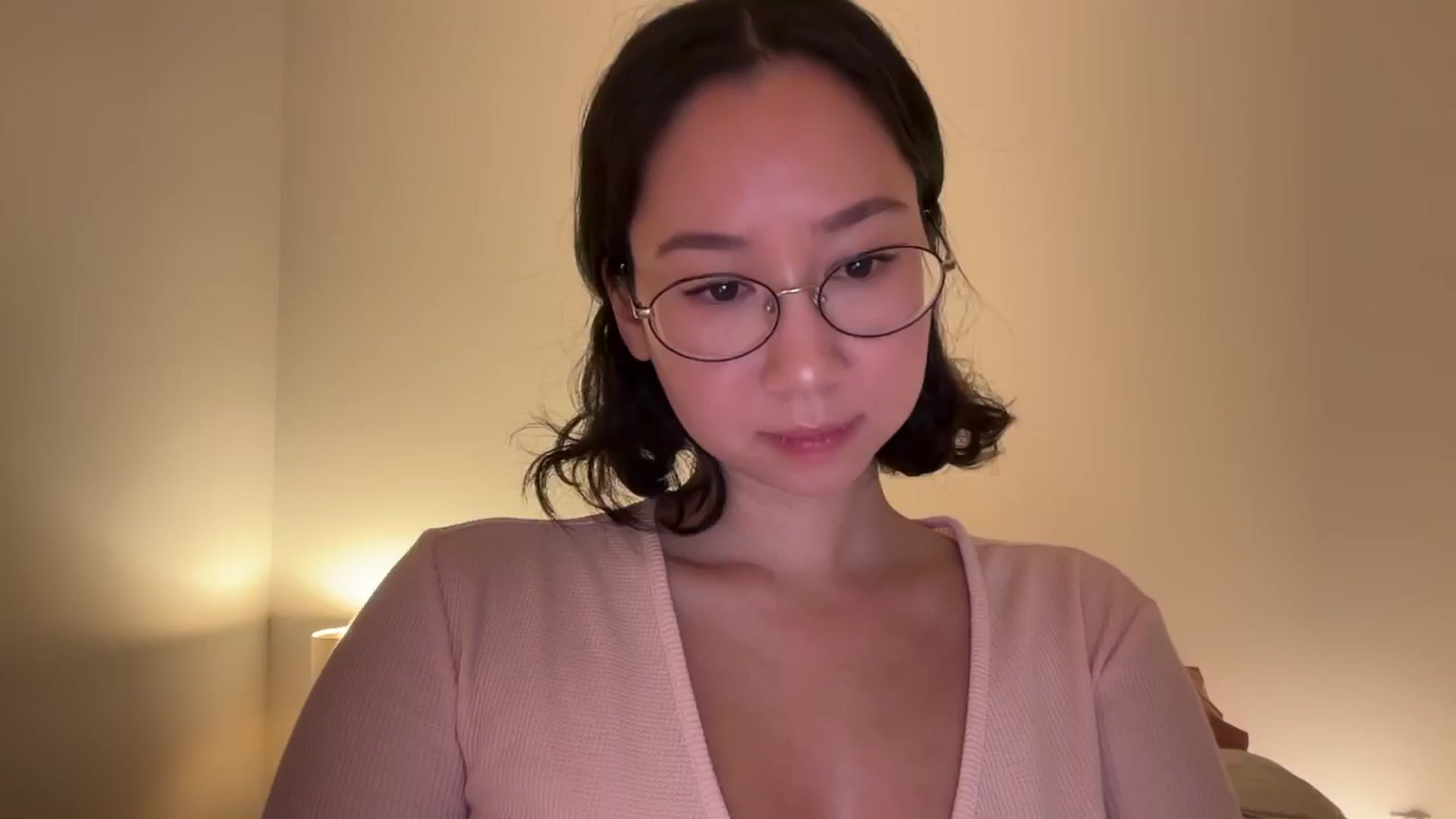 Gallery image thumbnail from cute_asian69's myfreecams stream on, 10/22/2024, 24:03 image 18 of 20