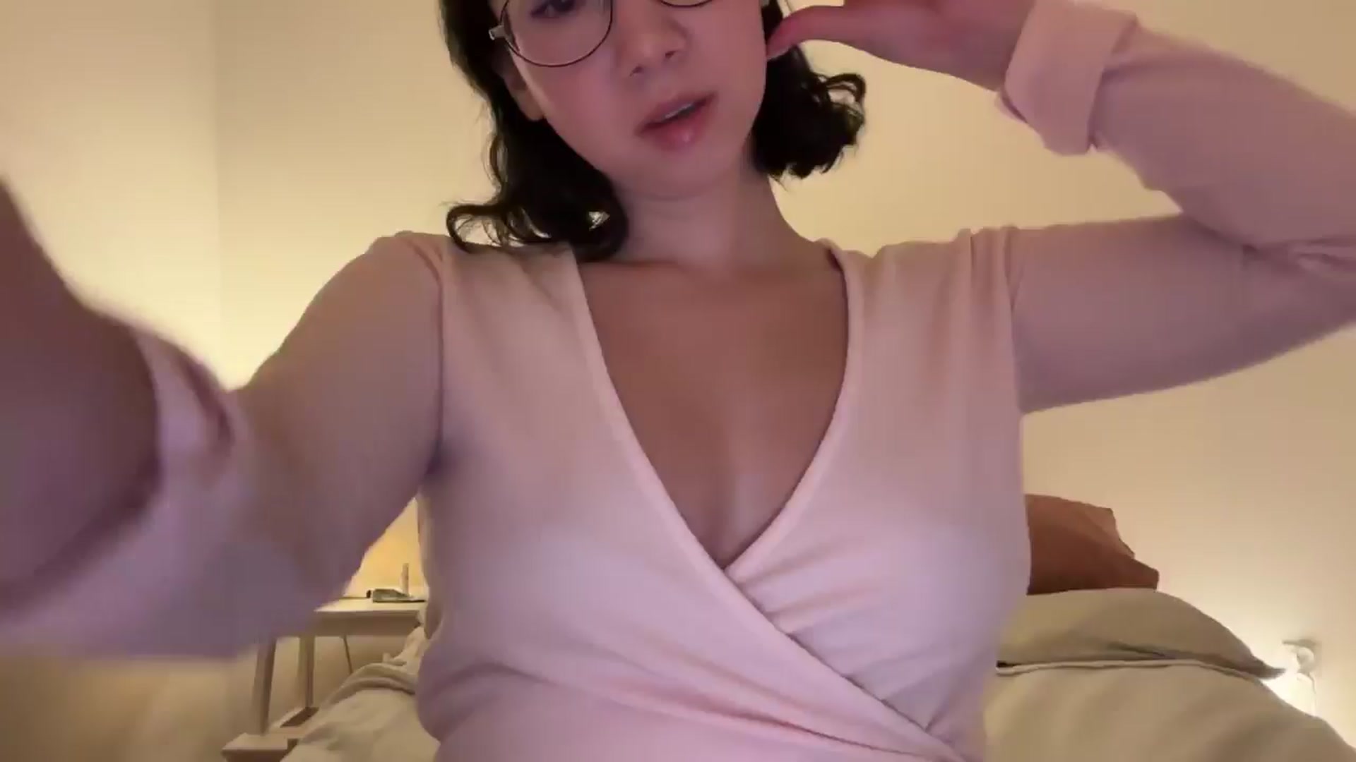 Gallery image thumbnail from cute_asian69's myfreecams stream on, 10/22/2024, 24:43 image 8 of 20