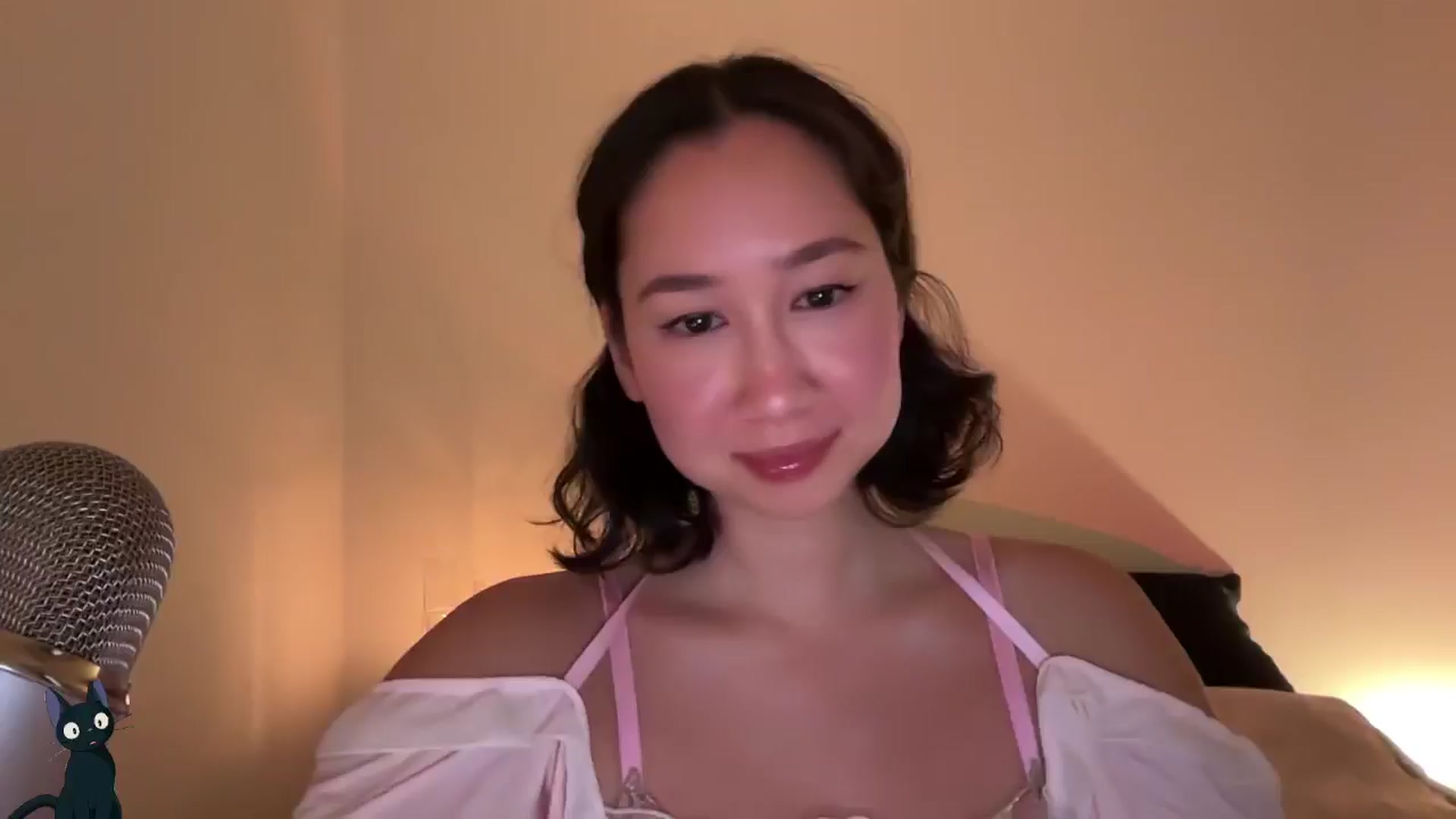 Gallery image thumbnail from cute_asian69's myfreecams stream on, 11/01/2024, 24:04 image 18 of 20