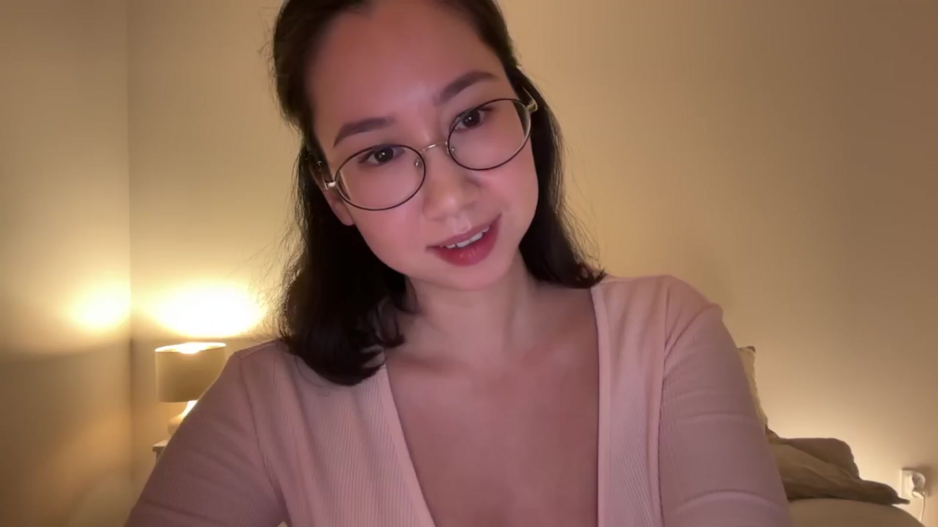 Gallery image thumbnail from cute_asian69's myfreecams stream on, 12/06/2024, 01:31 image 14 of 20
