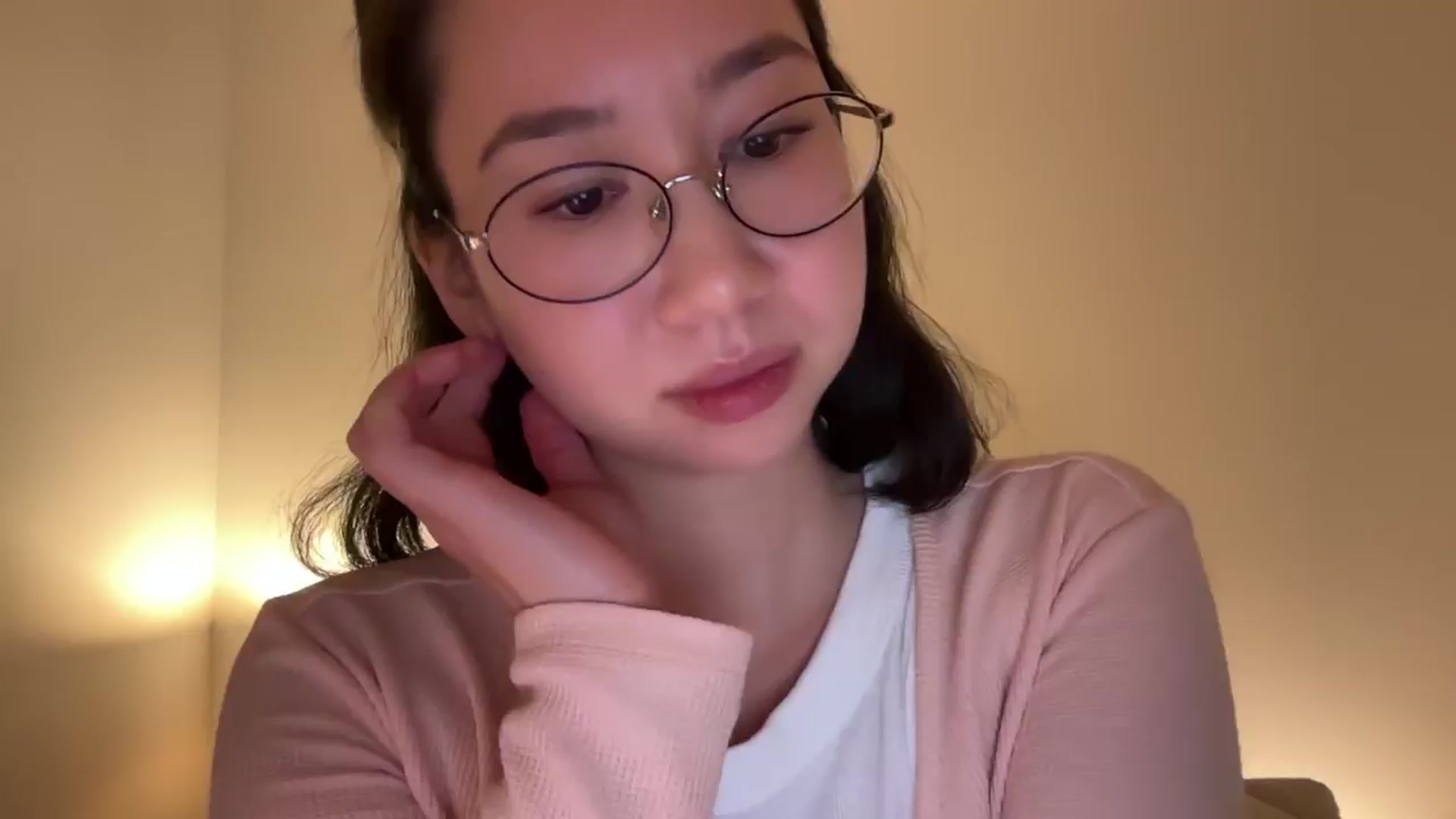 Gallery image thumbnail from cute_asian69's myfreecams stream on, 12/06/2024, 01:31 image 3 of 20