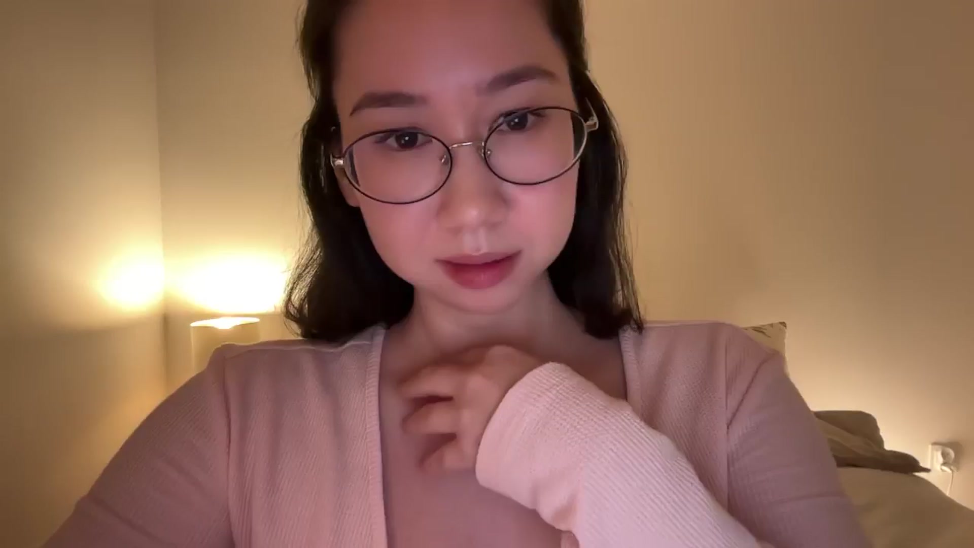 Gallery image thumbnail from cute_asian69's myfreecams stream on, 12/06/2024, 01:31 image 18 of 20