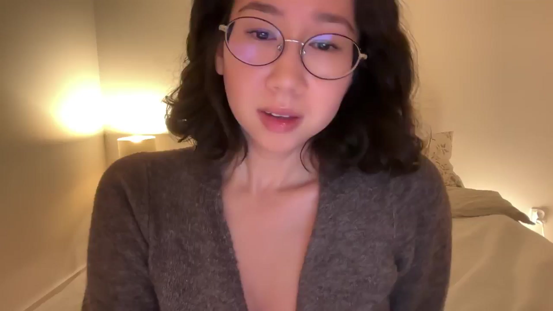 Gallery image thumbnail from cute_asian69's myfreecams stream on, 12/08/2024, 24:31 image 11 of 20