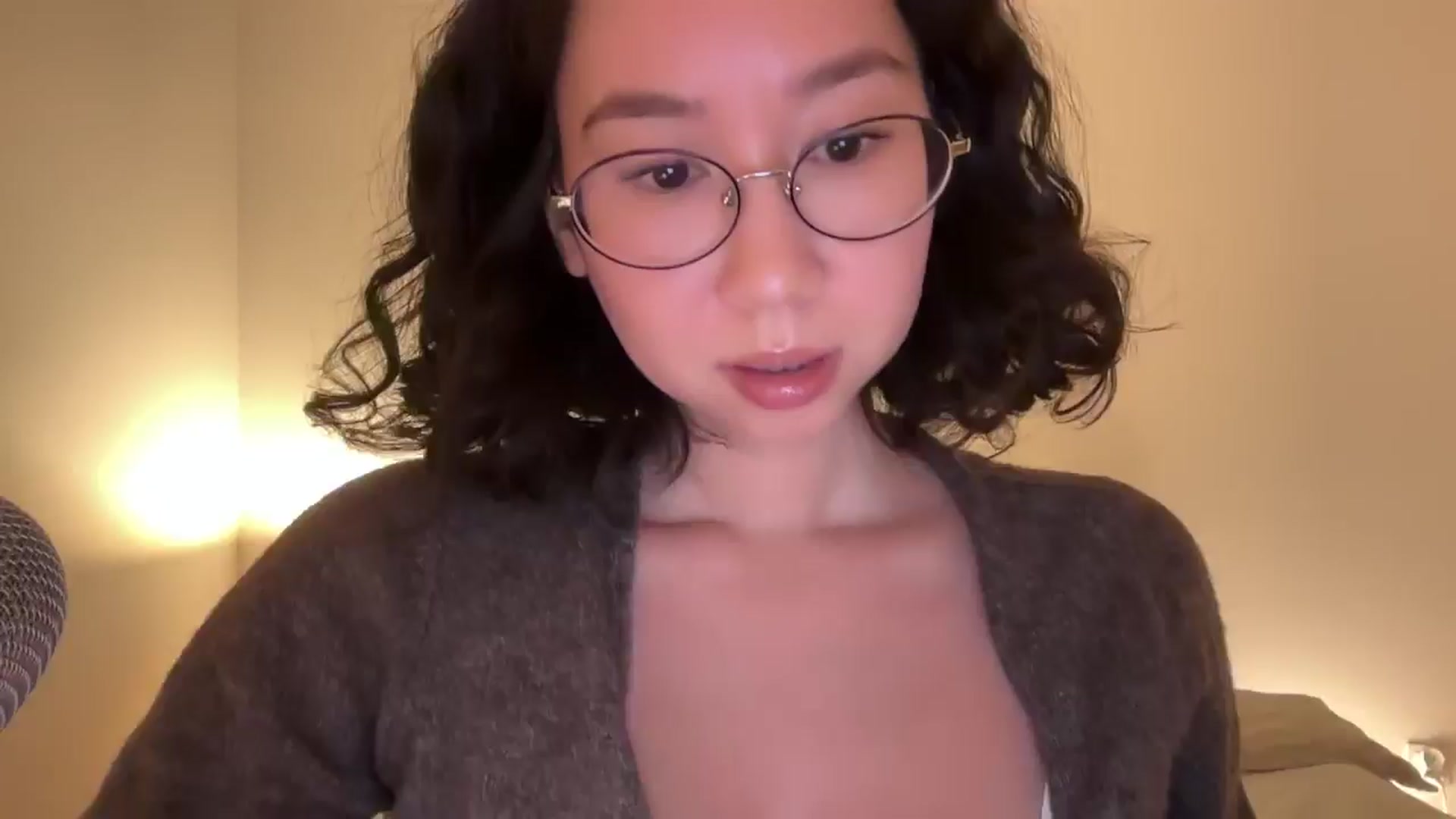 Gallery image thumbnail from cute_asian69's myfreecams stream on, 12/08/2024, 24:31 image 8 of 20