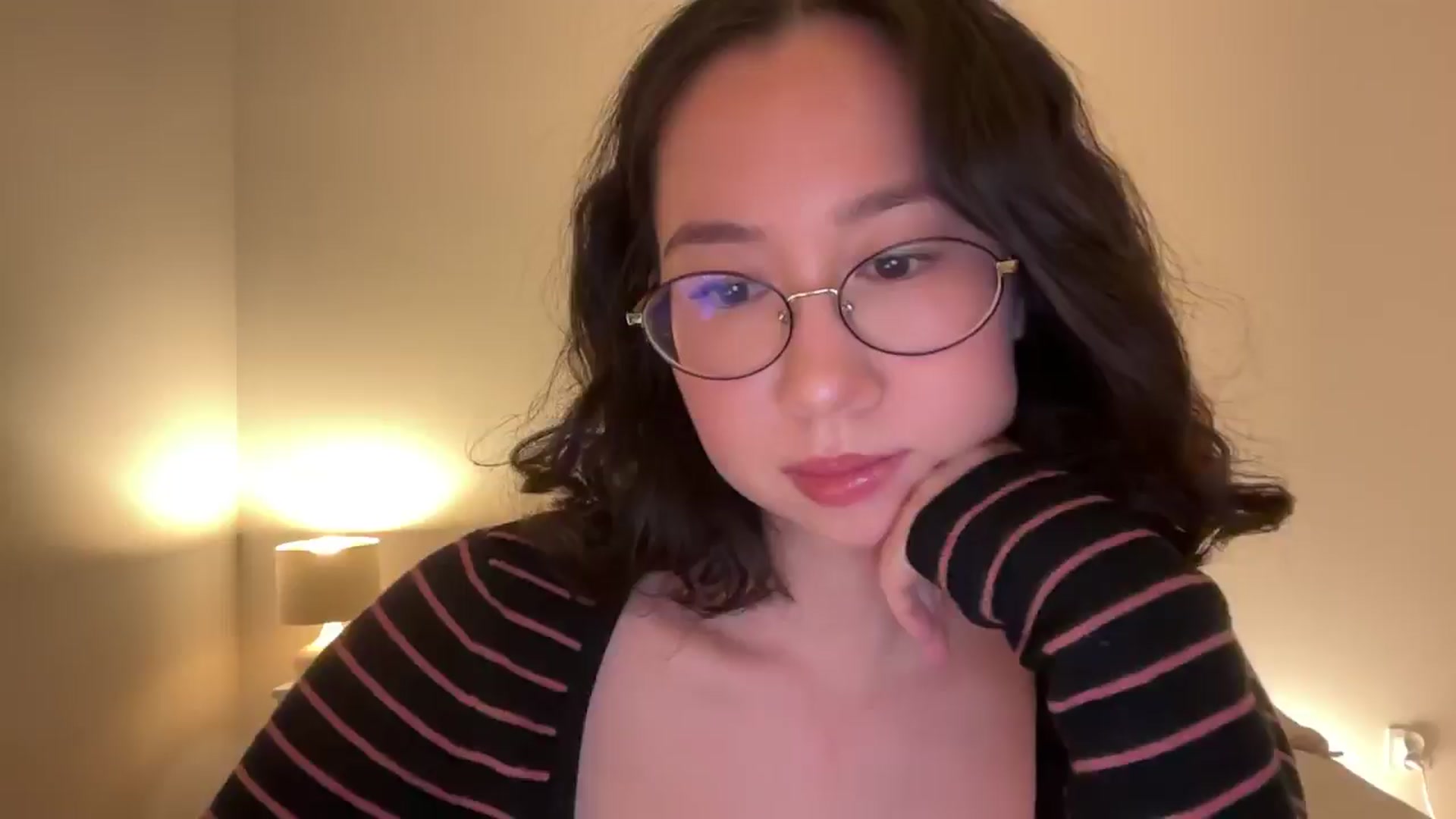 Gallery image thumbnail from cute_asian69's myfreecams stream on, 12/09/2024, 24:13 image 1 of 20