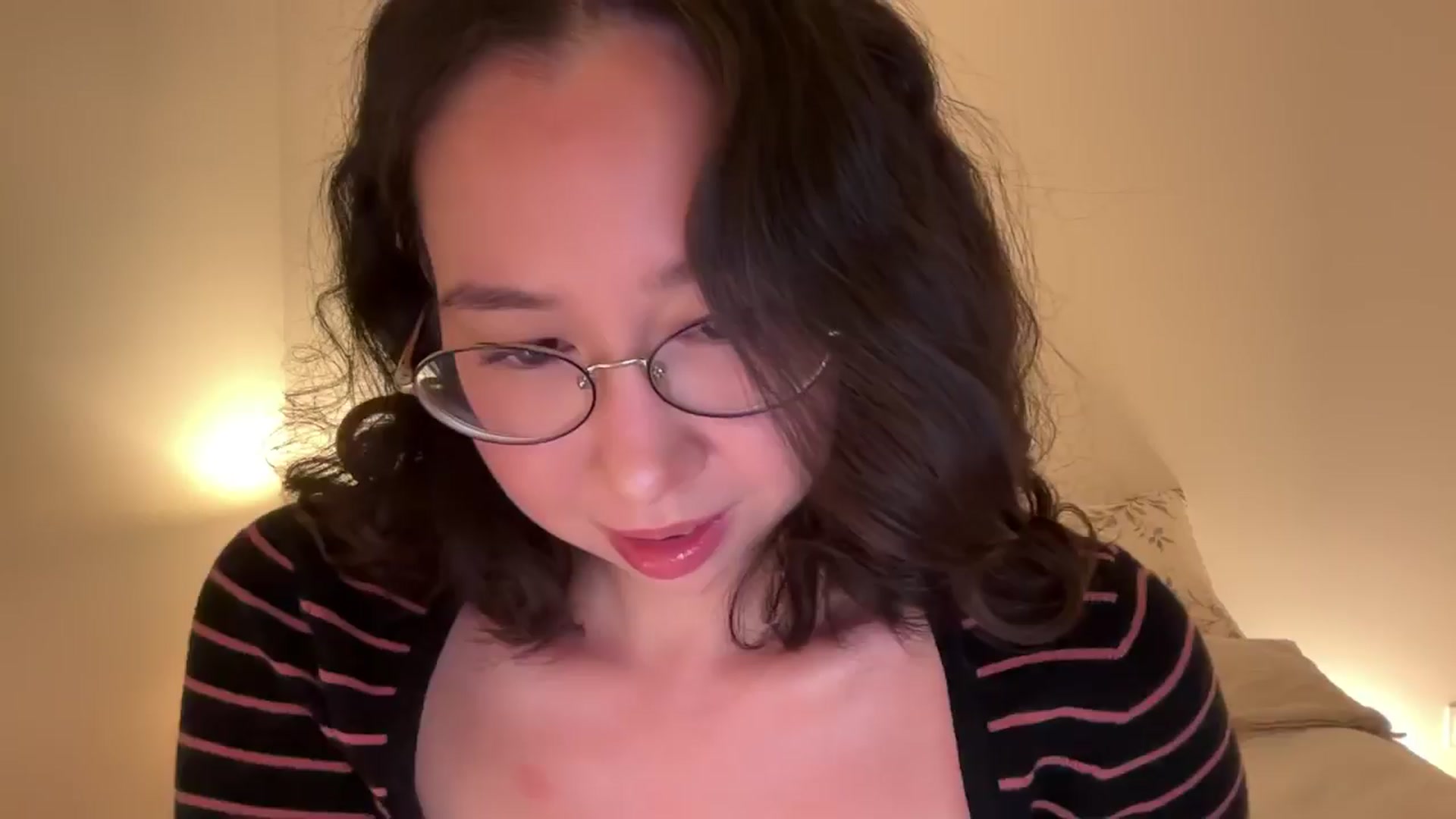 Gallery image thumbnail from cute_asian69's myfreecams stream on, 12/09/2024, 24:13 image 7 of 20
