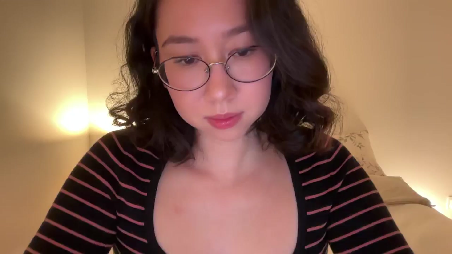 Gallery image thumbnail from cute_asian69's myfreecams stream on, 12/09/2024, 24:13 image 10 of 20