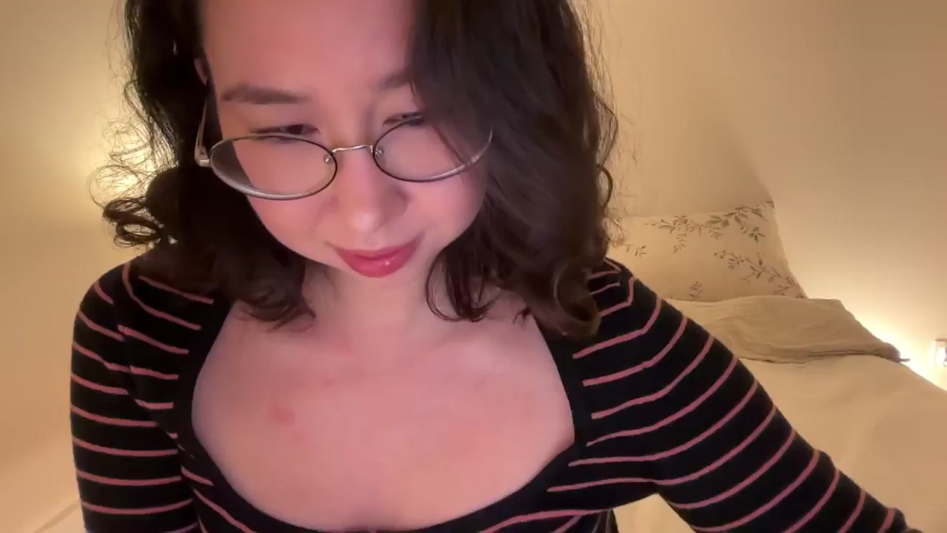 Gallery image thumbnail from cute_asian69's myfreecams stream on, 12/09/2024, 24:13 image 8 of 20