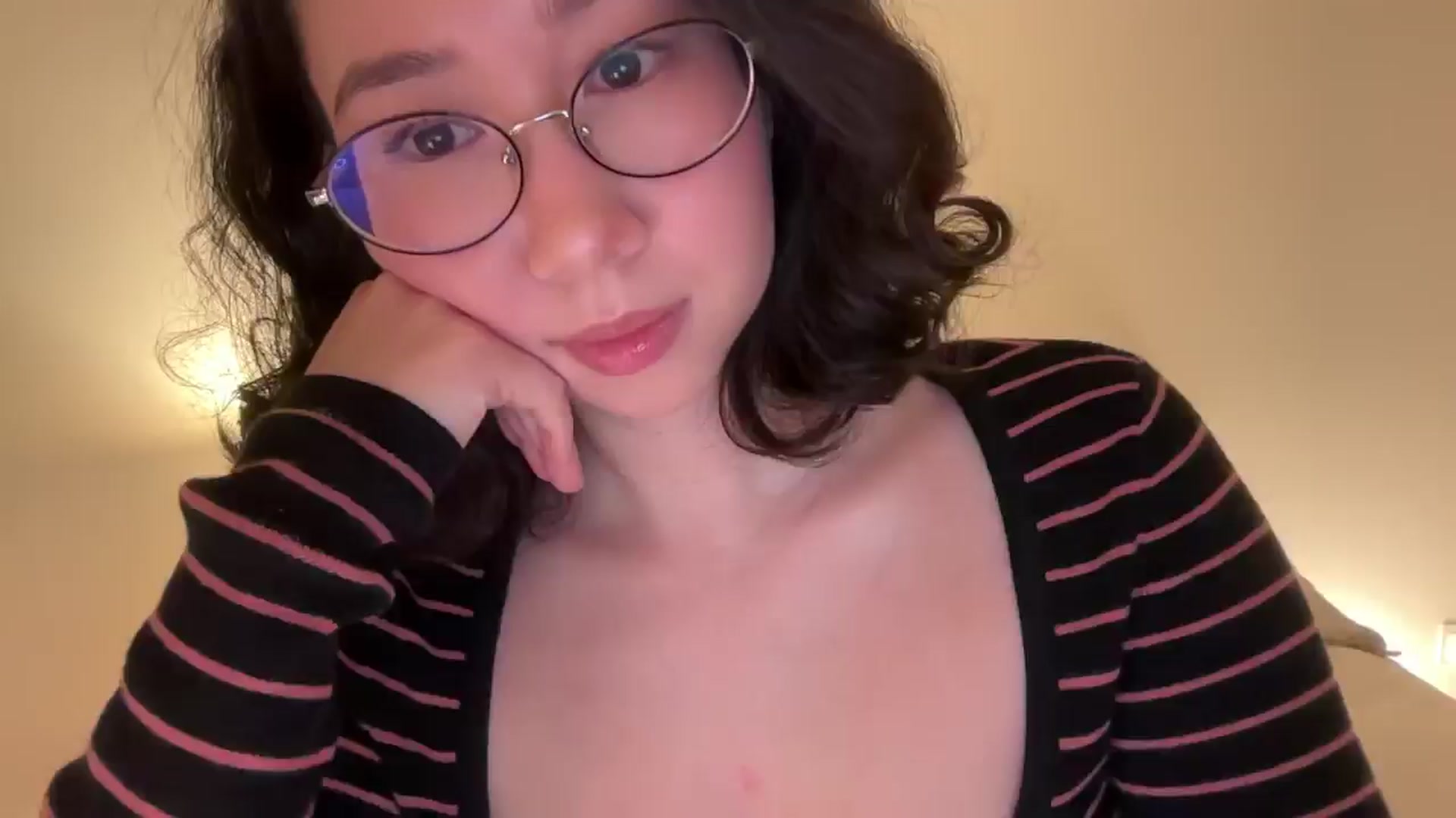 Gallery image thumbnail from cute_asian69's myfreecams stream on, 12/09/2024, 24:13 image 16 of 20