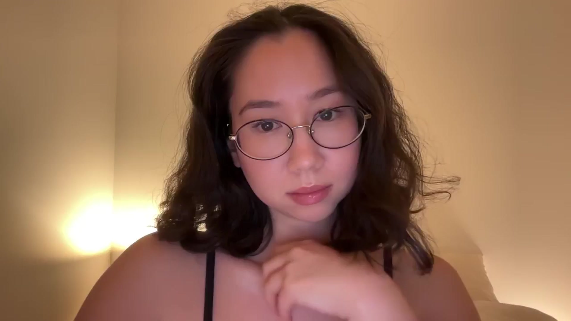 Gallery image thumbnail from cute_asian69's myfreecams stream on, 12/16/2024, 24:30 image 14 of 20